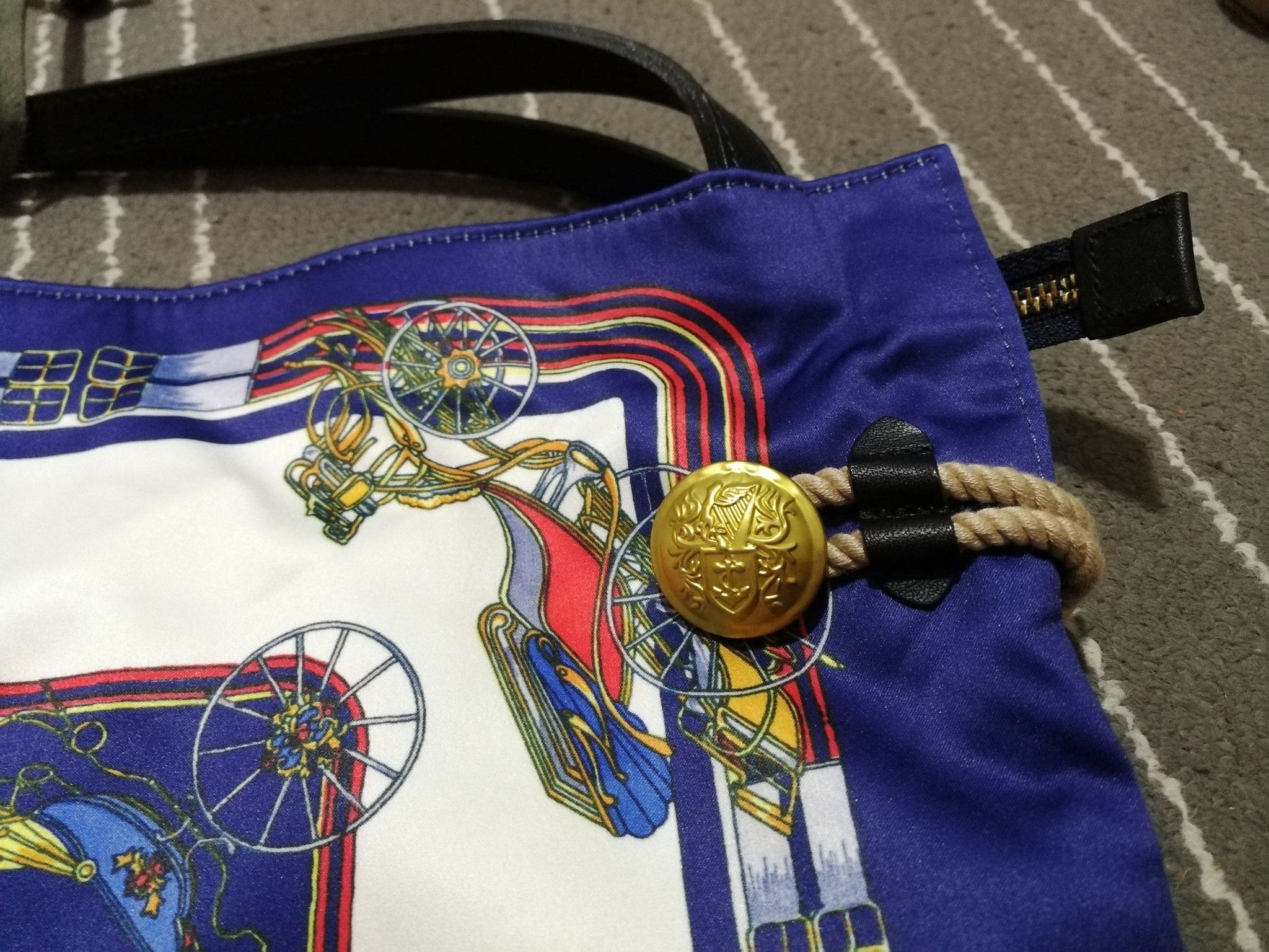 Japanese Brand Topkapi Treasure 2023 Mild Satin Scarf Pattern tote bag 1864 Size ONE SIZE - 9 Thumbnail