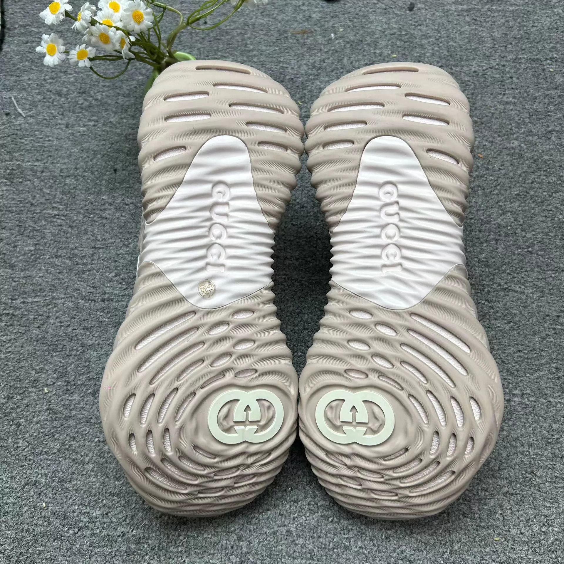 Gucci Gucci Dad Sneaker 40 99New Original Box & Accs Size US 9.5 / IT 39.5 - 5 Thumbnail