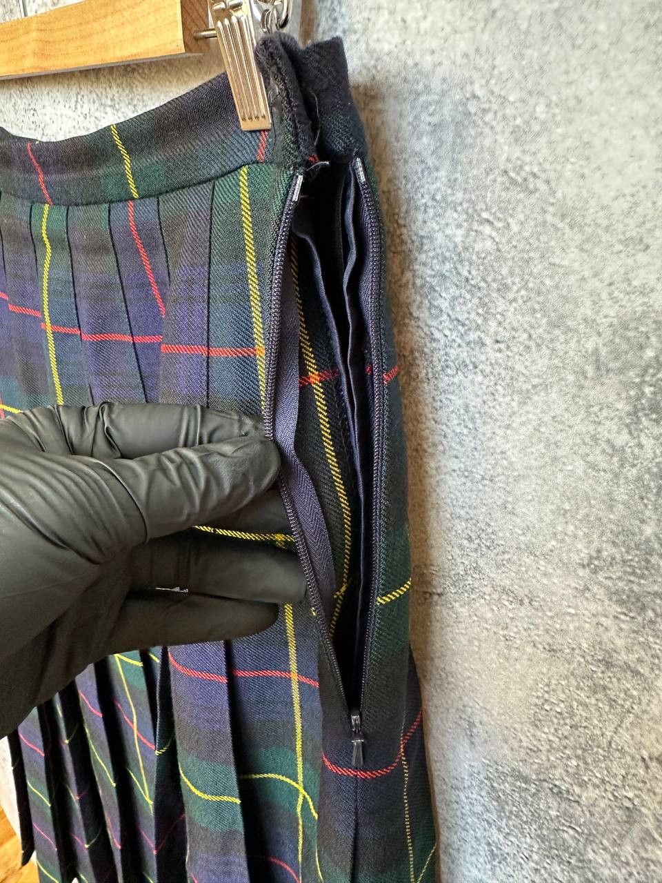 Pringle Of Scotland Pringle of Scotland Tartan Pleated Wool Skirt UK Vintage Size 30" / US 8 / IT 44 - 10 Thumbnail