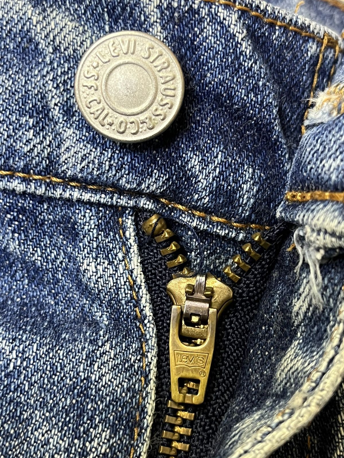 Levi's VINTAGE 90s LEVI’S 637 BIG ‘E’ TAPPERED JEANS Size US 29 - 18 Thumbnail
