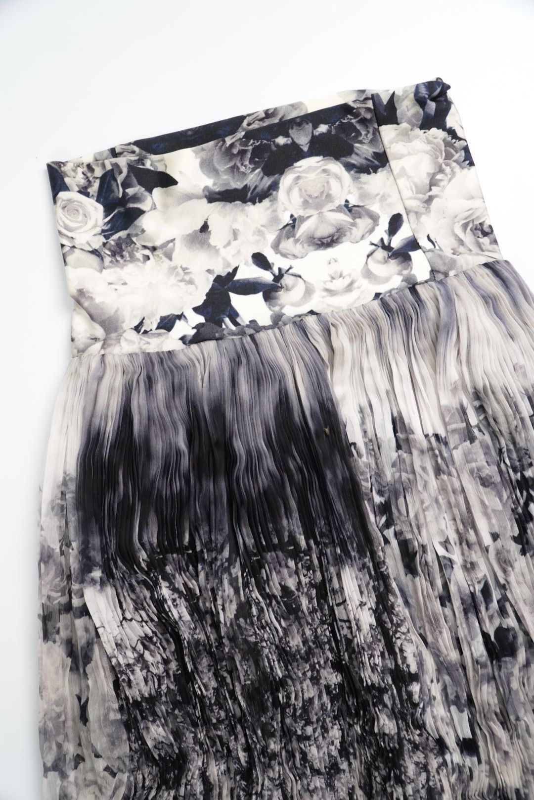 Jean Paul Gaultier Jean Paul Gaultier Maille Femme Balck & White Pleated Skirt Size 26" / US 2 / IT 38 - 3 Thumbnail