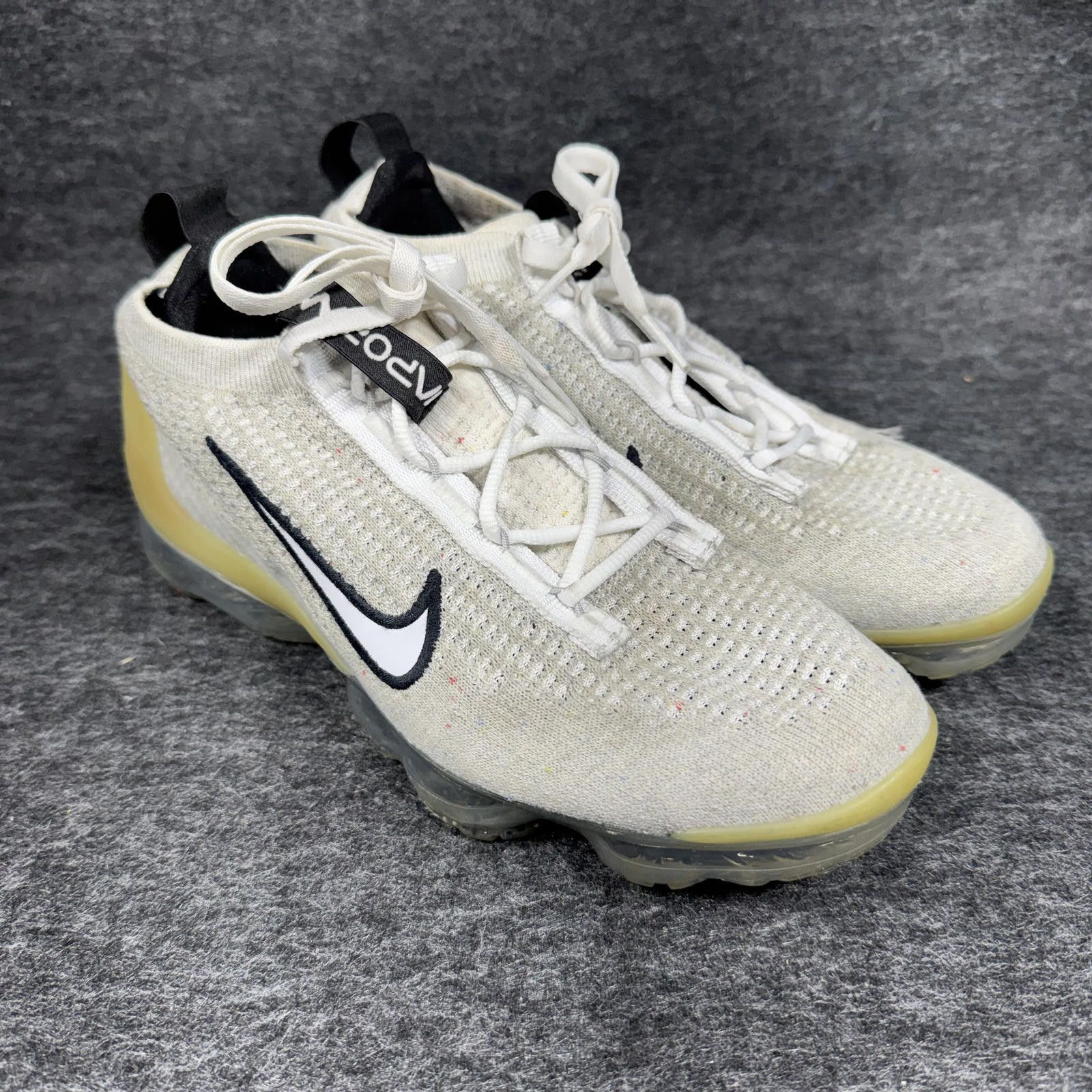Nike Nike Shoes Kid's 6Y White Air Vapormax 2021 FK DB1550-100 Size US 6 / EU 39 - 1 Thumbnail