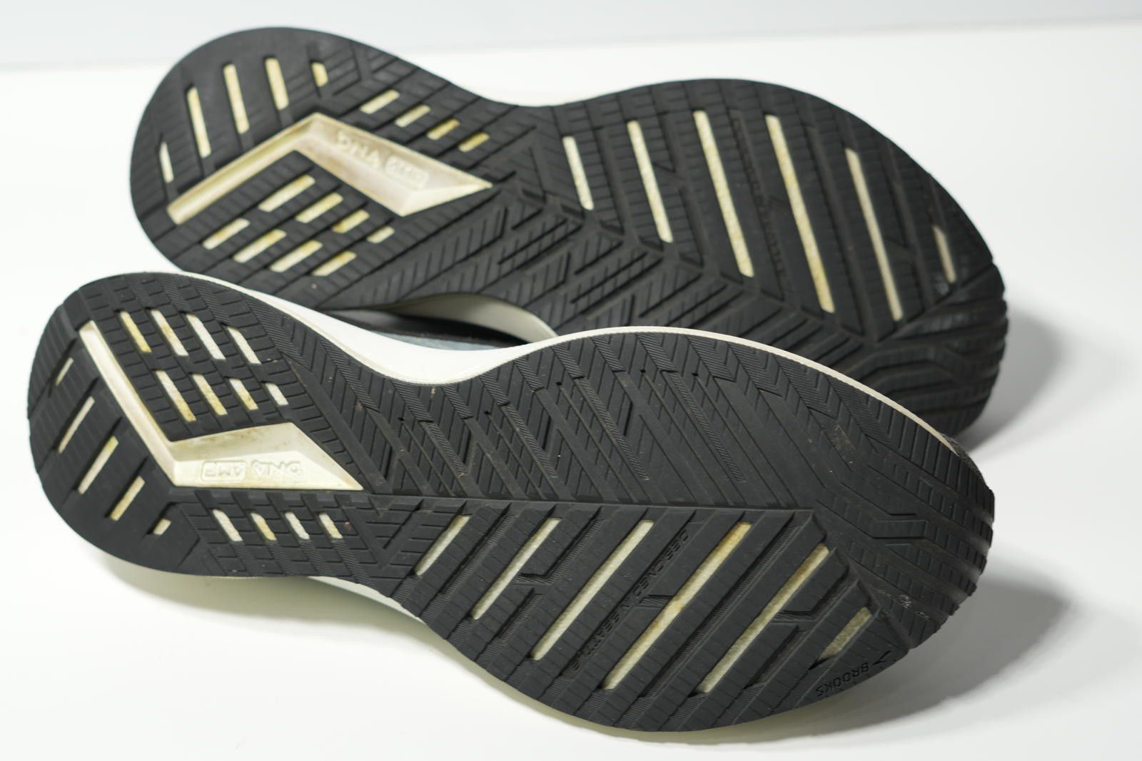 Brooks Brooks Sneaker Women's 10 Medium Black Levitate 4 Running Size US 10 / IT 40 - 4 Thumbnail