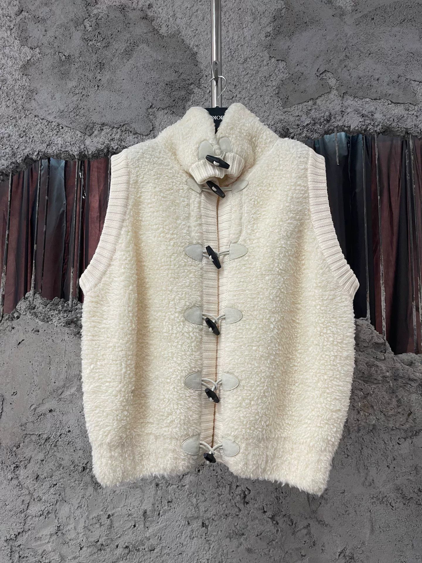 Dior dior ivory lamb fleece vest coat Size S / US 4 / IT 40 - 1 Thumbnail