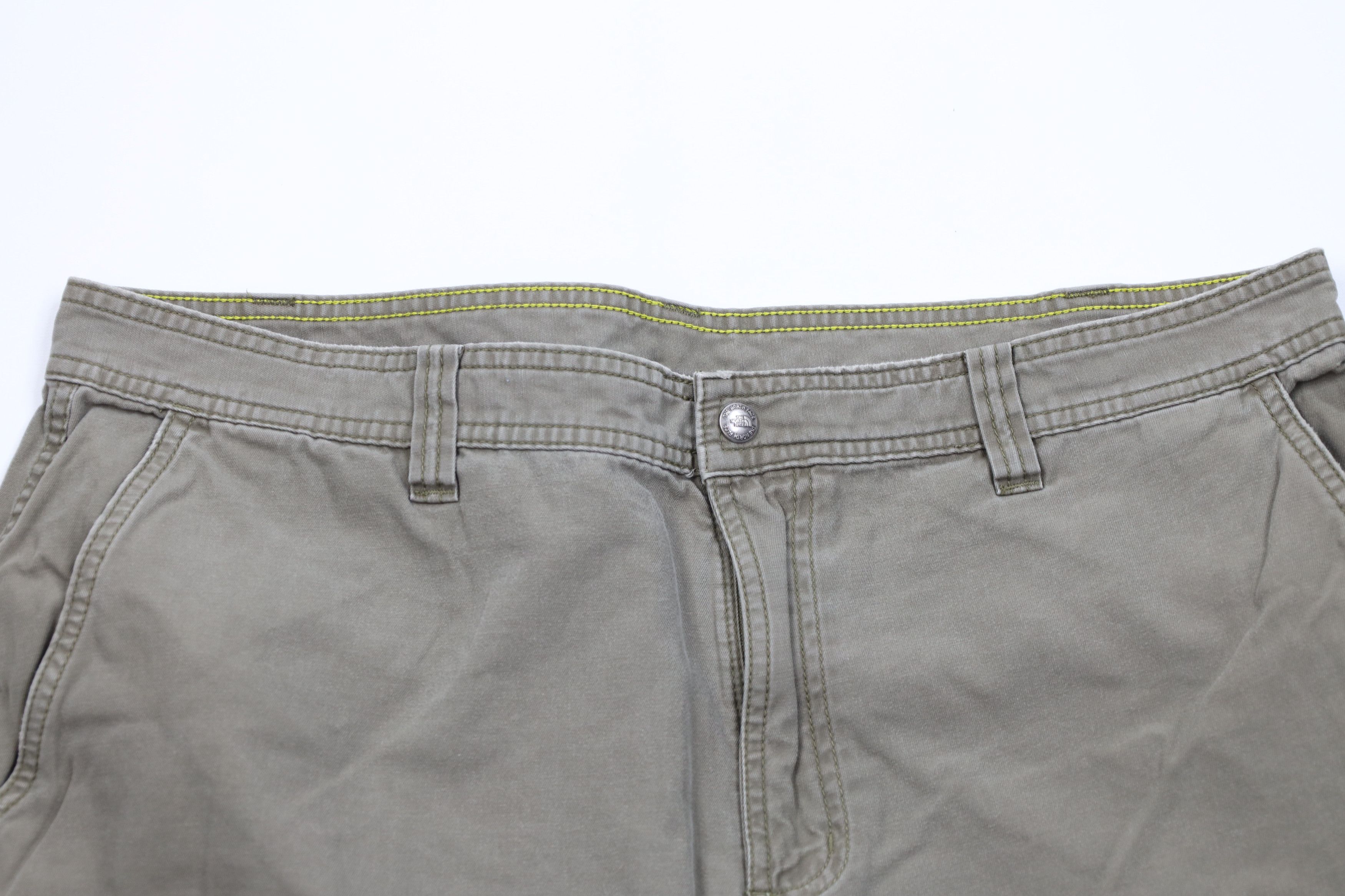 The North Face × Vintage Vintage The North Face Spell Baggy Fit Cargo Shorts Green Size US 38 / EU 54 - 2 Thumbnail