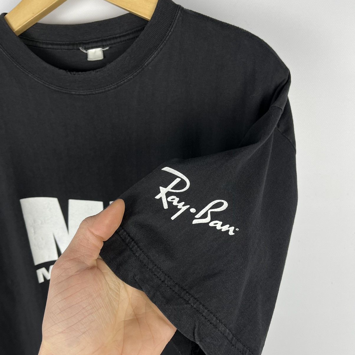 Vintage Vintage Men In Black promo movie Ray Ban T Shirt 90’s Size US L / EU 52-54 / 3 - 6 Thumbnail