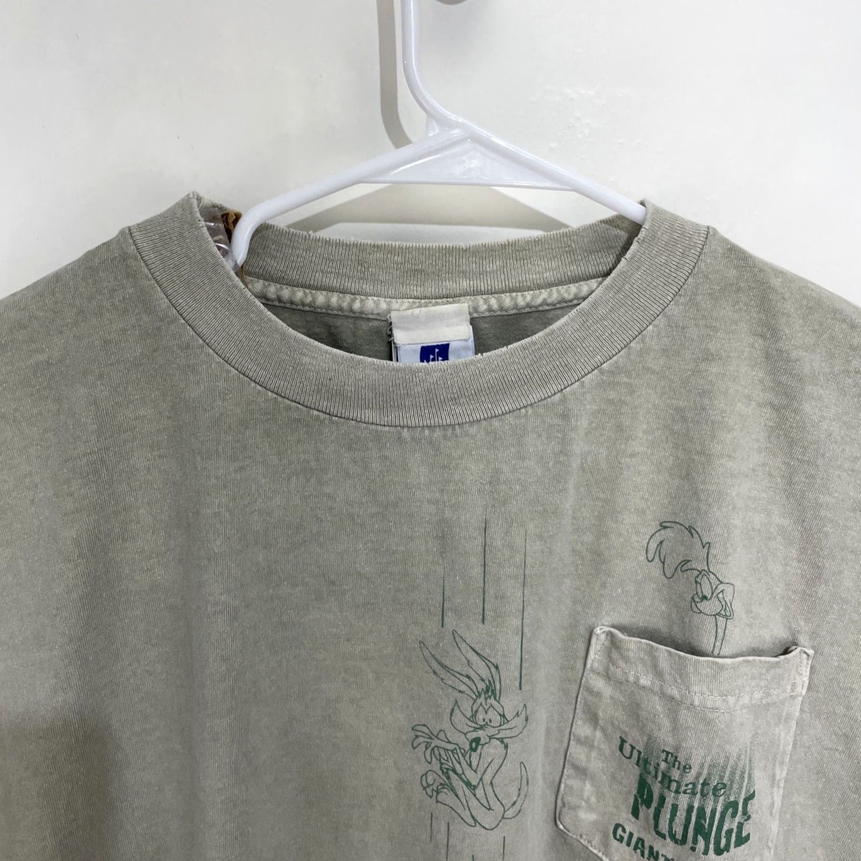 Vintage VINTAGE Six Flags Park T Shirt XXL Road Runner Looney Tunes Murina Gray Cotton Crew Neck Short Sleeve Men 1980s Carrier Shirt Size US XXL / EU 58 / 5 - 7 Thumbnail