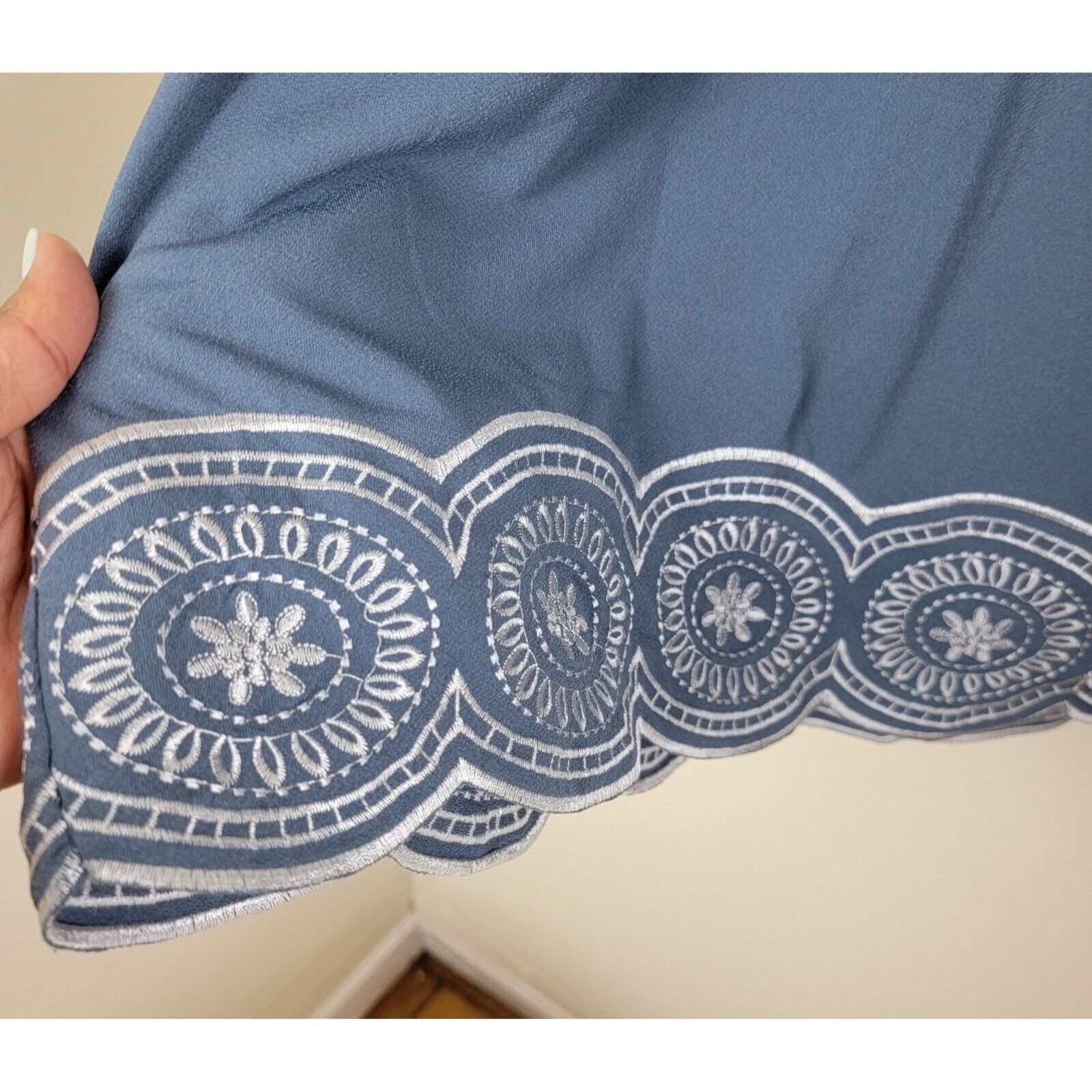 Adrianna Papell Adrianna Papell Embroidered Peasant Blouse Balloon Sleeve Size M / US 6-8 / IT 42-44 - 4 Thumbnail