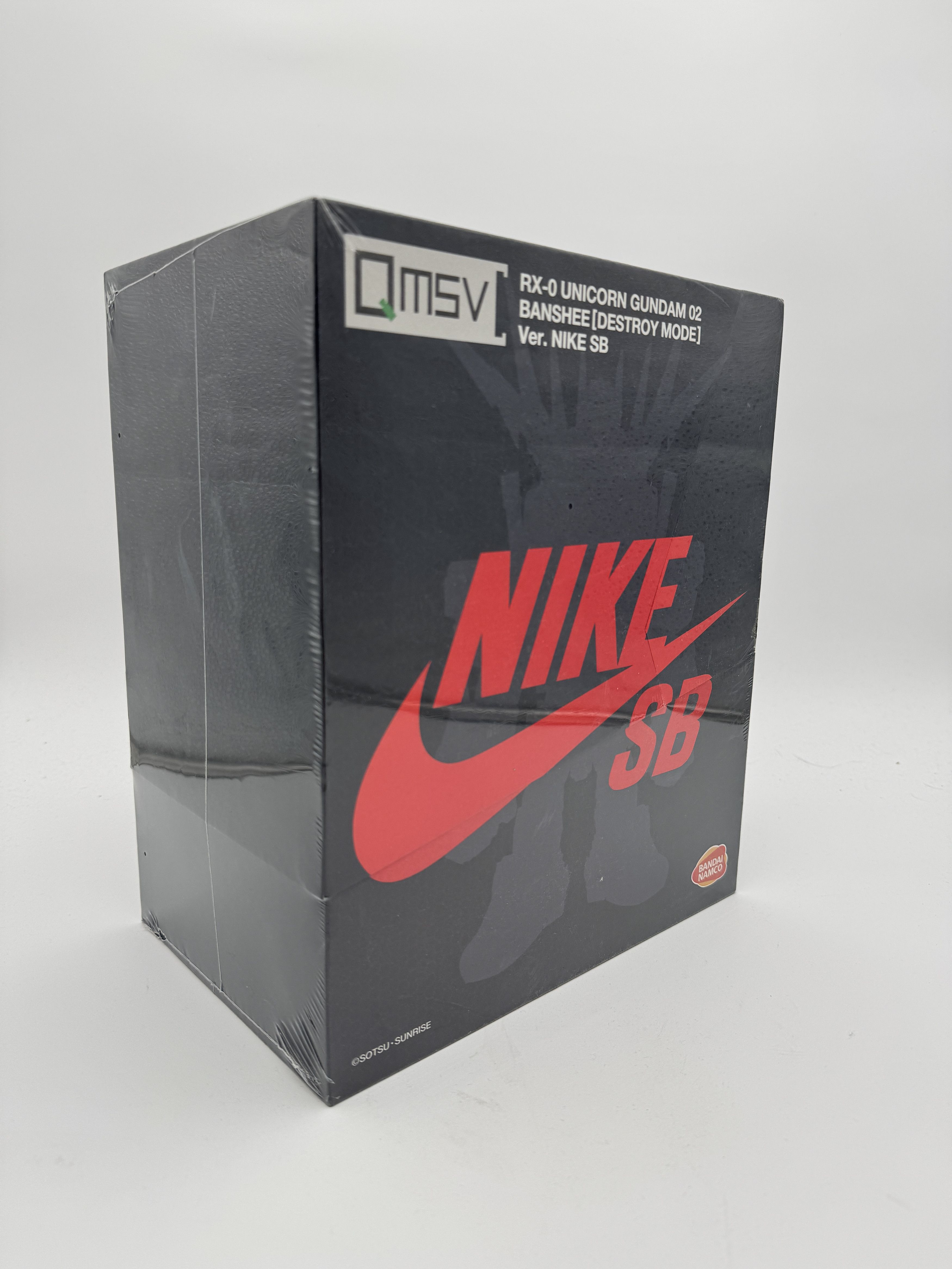 Nike Gundam x Nike SB Unicorn RX-0 Banshee 02 (Destroy) Figure Size ONE SIZE - 4 Thumbnail