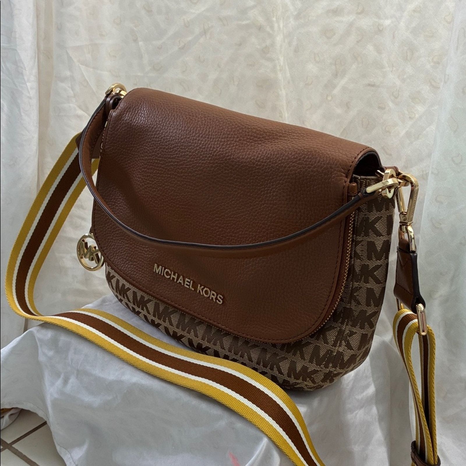Michael Kors Michael Kors Brown and Tan Messenger Crossbody Size ONE SIZE - 1 Thumbnail