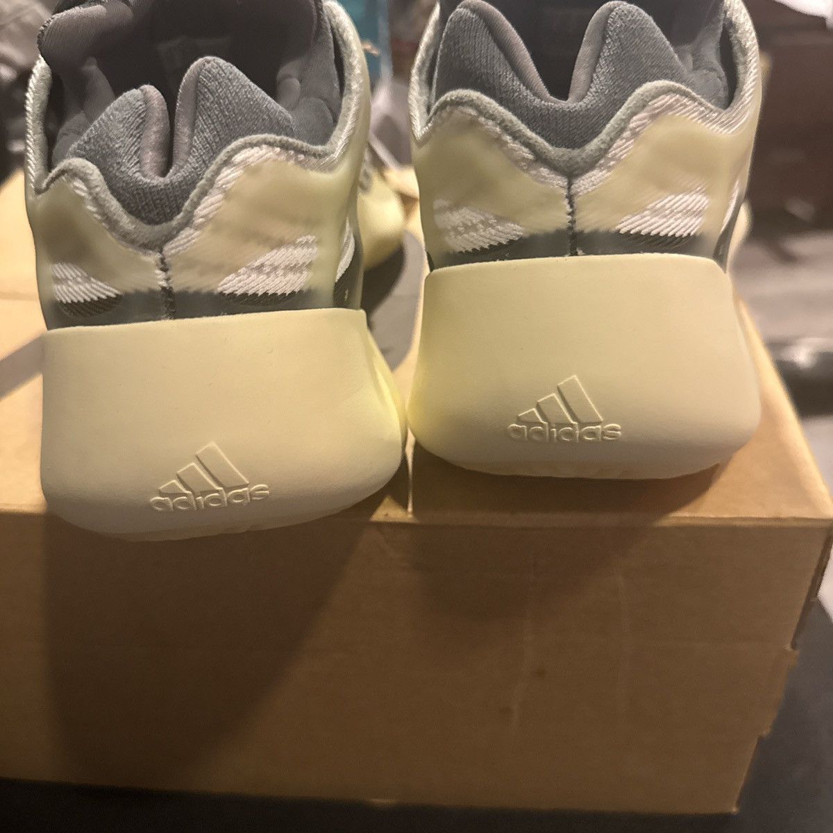 Other YEEZY 700 V3 Fade Salt Size US 7 / EU 40 - 5 Thumbnail