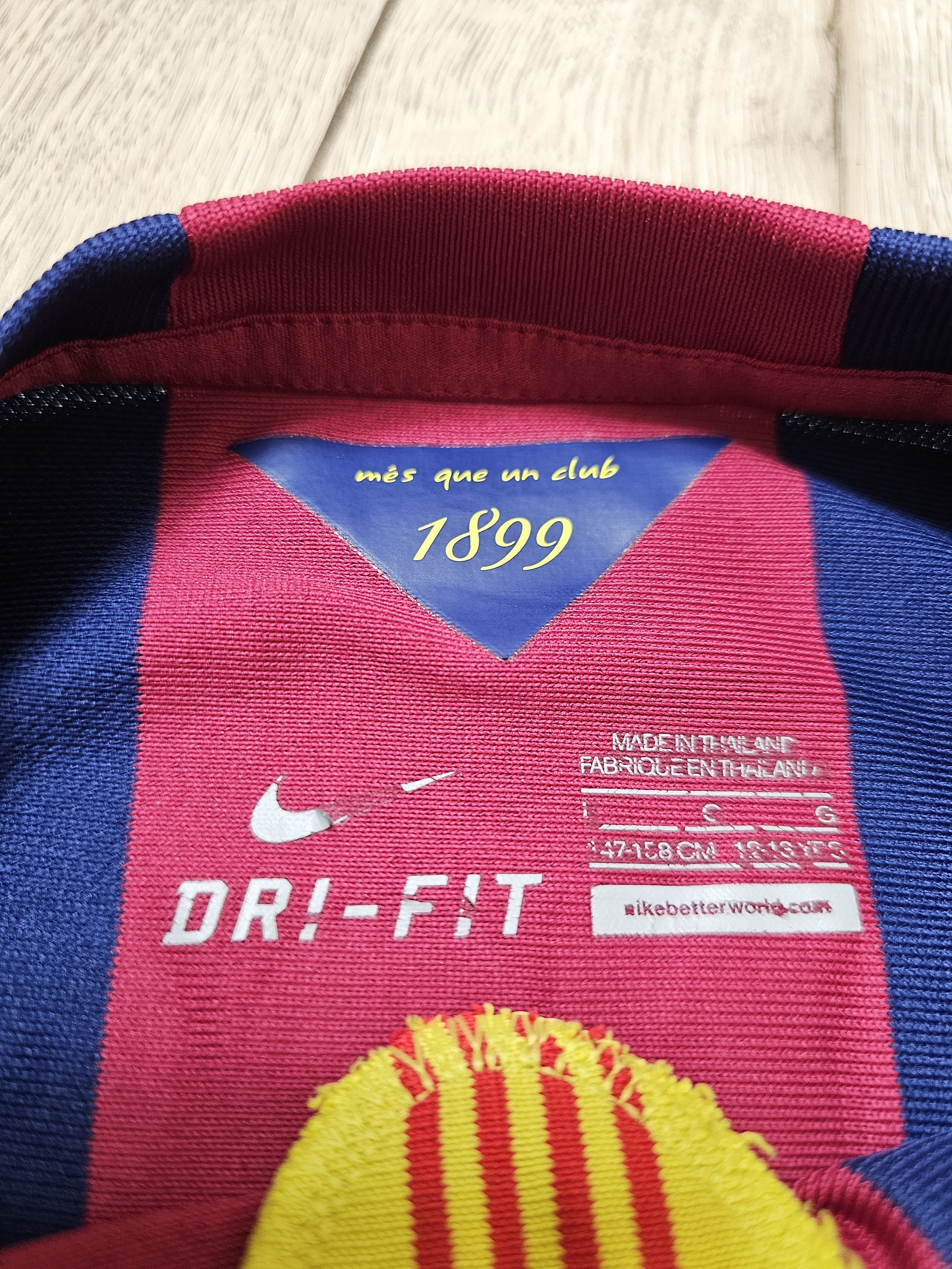 Nike BARCELONA 2014 2015 MESSI FOOTBALL SOCCER JERSEY BOYS 12-13Y Size US XXS / EU 40 - 9 Thumbnail
