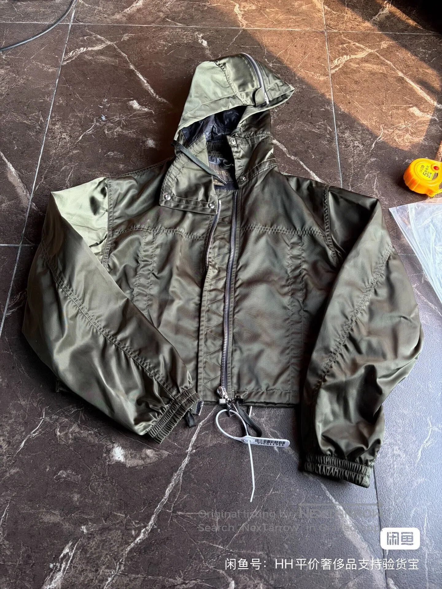 LVC LV Women's Green Short Jacket. Size XS / US 0-2 / IT 36-38 - 1 Thumbnail