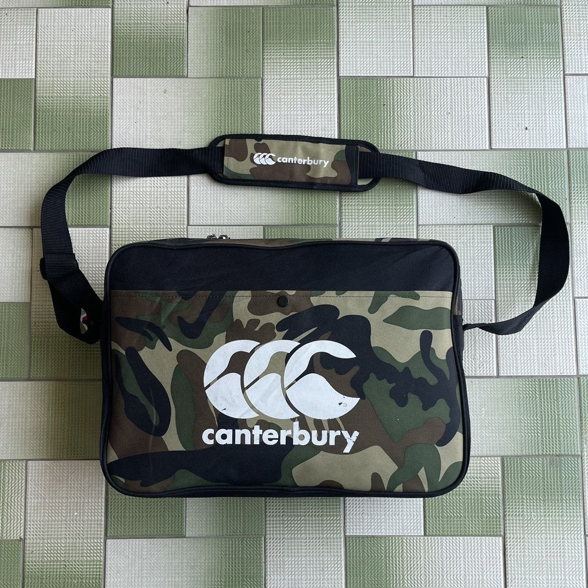 Canterbury of New Zealand ❗️ RARE Canterbury X Suntory Coffee Messenger/Gym Bag Size ONE SIZE - 6 Thumbnail