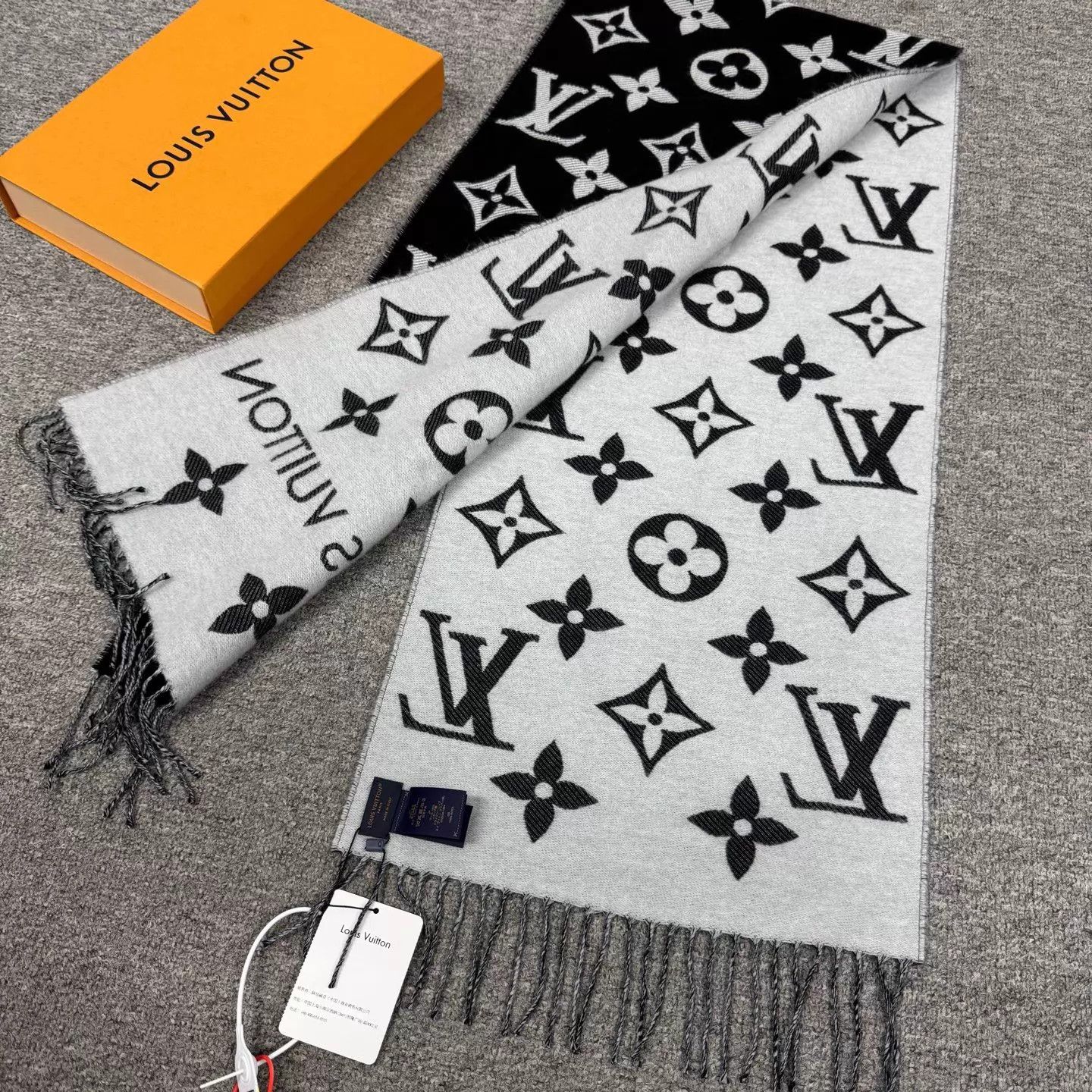 Louis Vuitton LV Double Sided Monogram Wool Scarf Size ONE SIZE - 3 Thumbnail