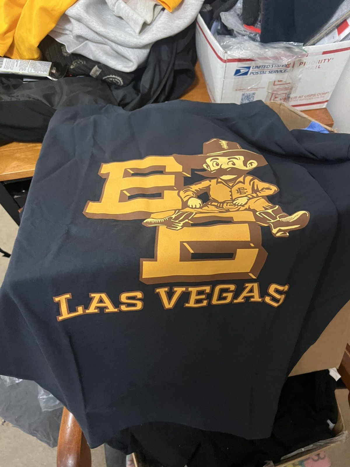 Eric Emanuel Eric Emanuel EE black Las Vegas tee shirt large Size US L / EU 52-54 / 3 - 1 Thumbnail
