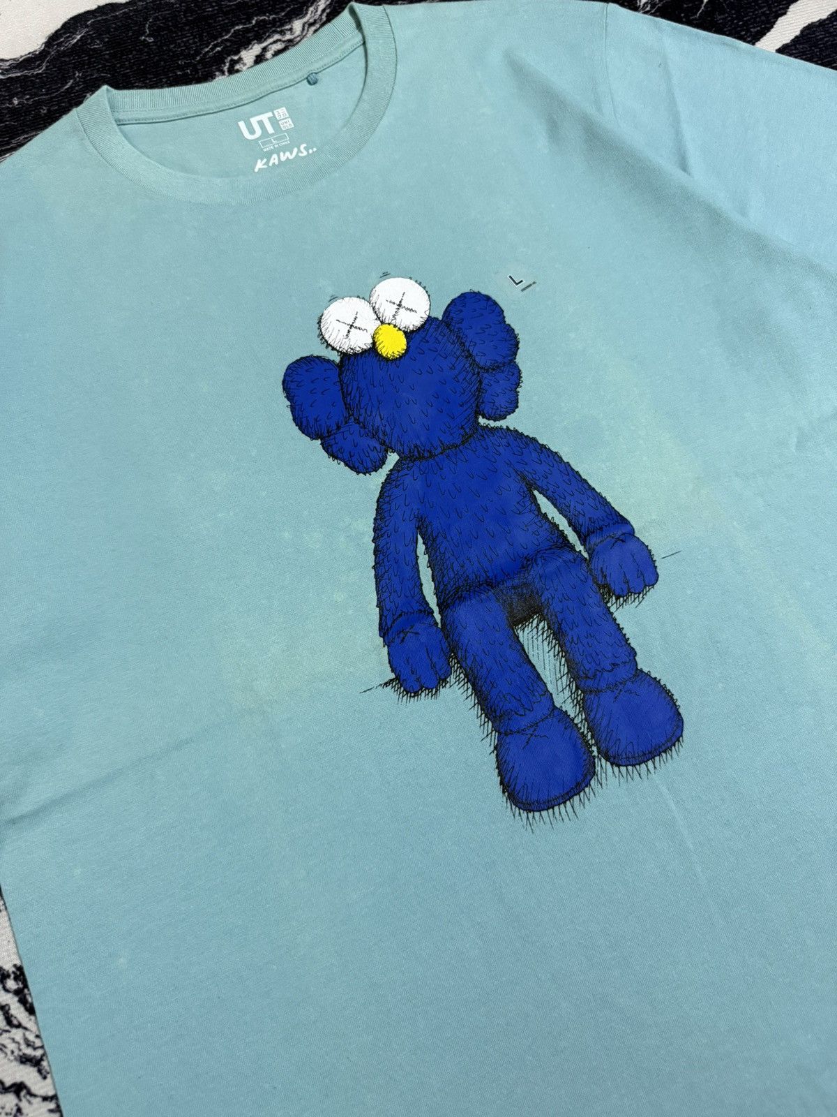 Kaws Uniqlo x kaws t shirt Size US S / EU 44-46 / 1 - 12 Thumbnail