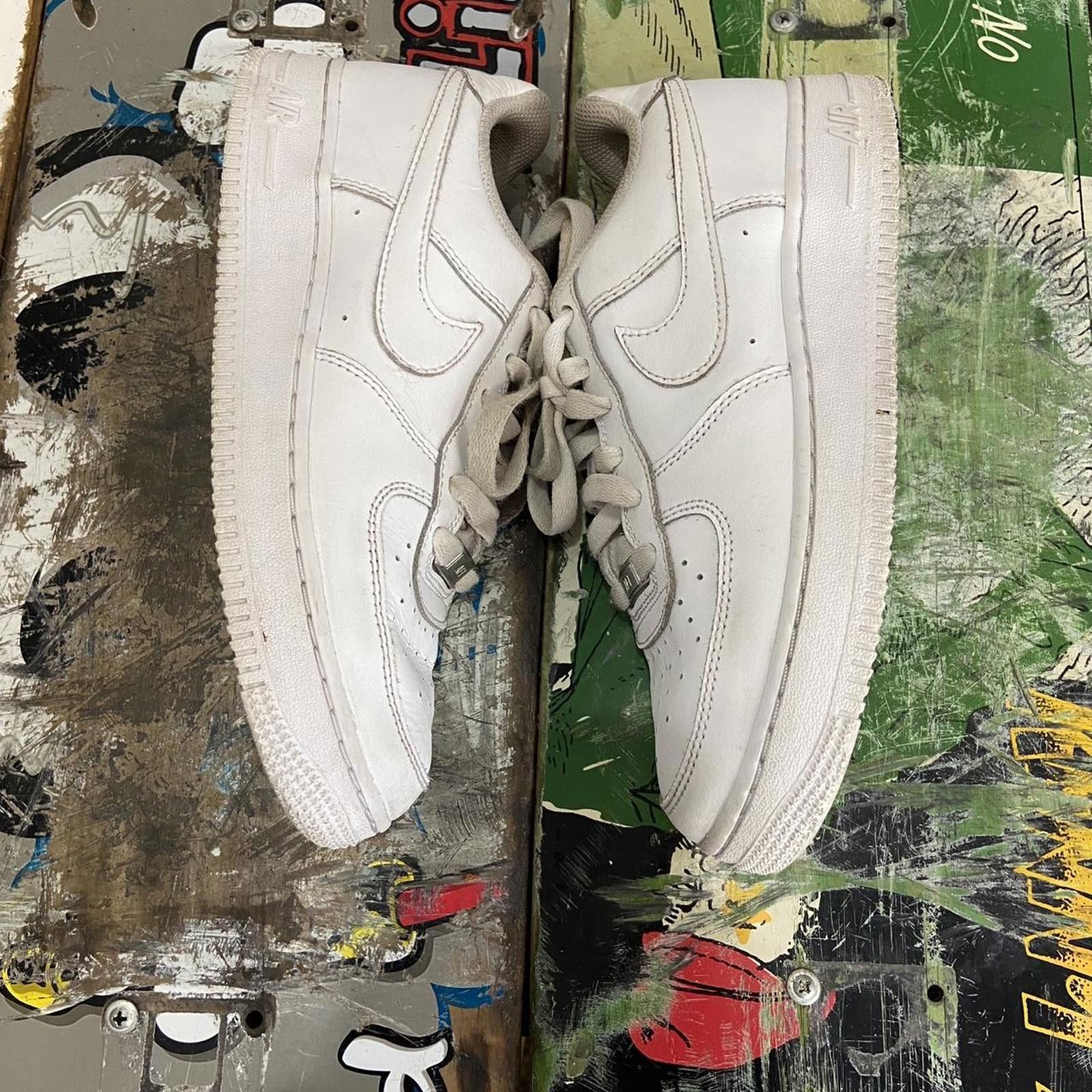 Nike Nike Air Force 1 kids white sneakers size 5.5y Size US 5.5 / EU 38 - 3 Thumbnail