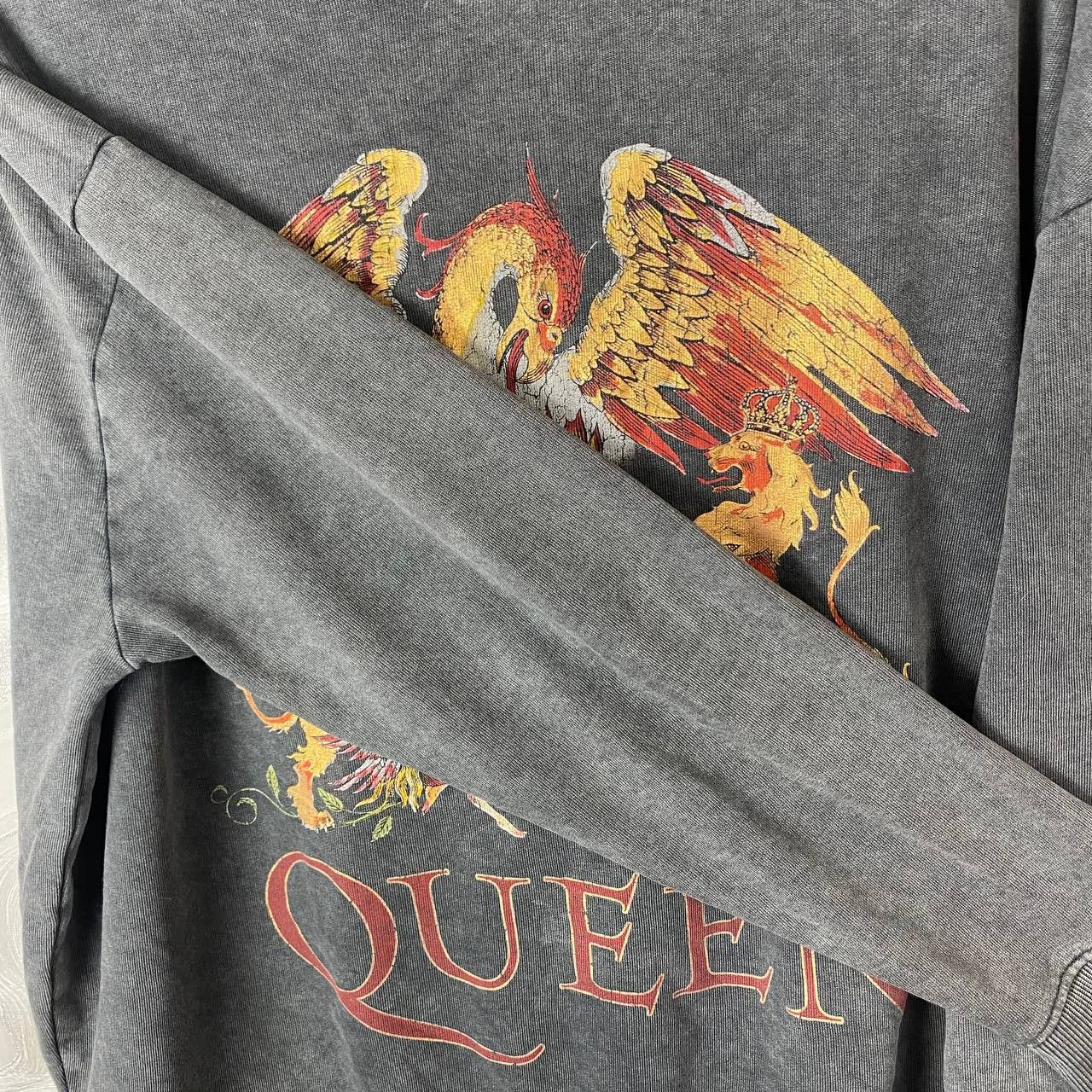 Other QUEEN MEN'S UNIsex GRAY PULLOVER SWEATSHIRT SIZE M Size US M / EU 48-50 / 2 - 6 Thumbnail