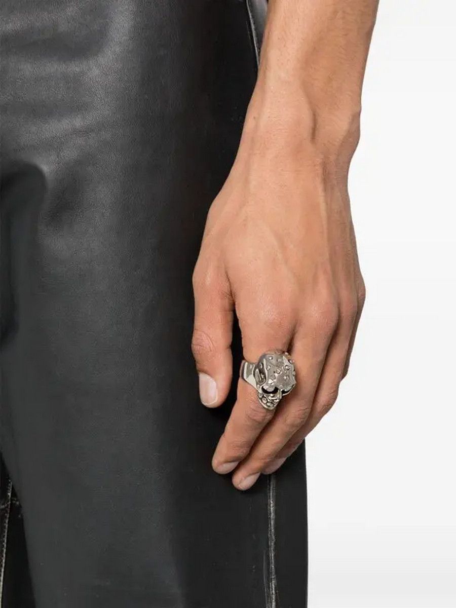 Alexander McQueen ALEXANDER MCQUEEN silver tone metal giant skull ring 9 19 q Size ONE SIZE - 2 Thumbnail