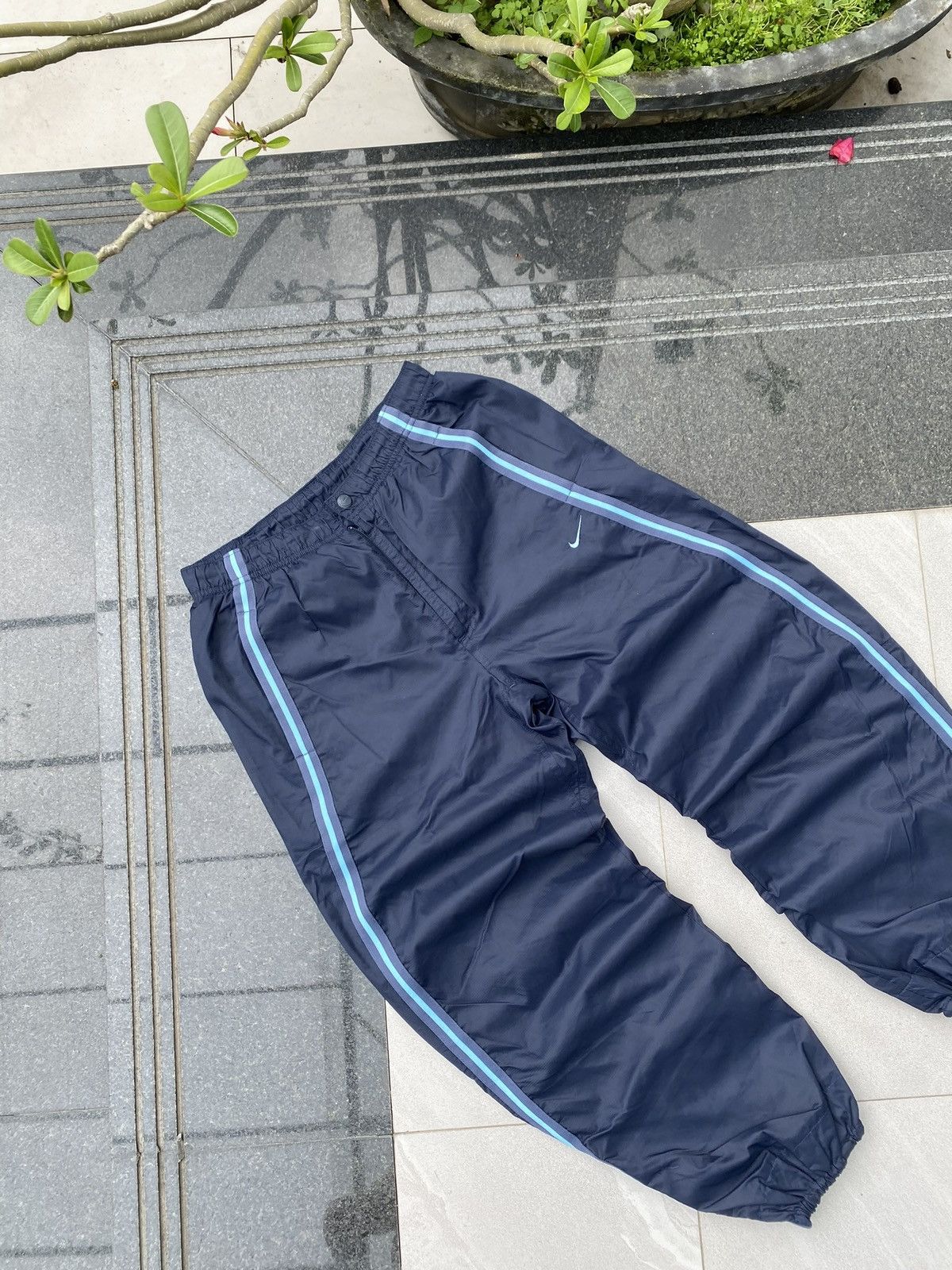 Nike × Vintage 90’s NIKE RARE Y2K LOGO RETRO SWOOSH NYLON TRACK PANTS Size US 33 - 2 Thumbnail