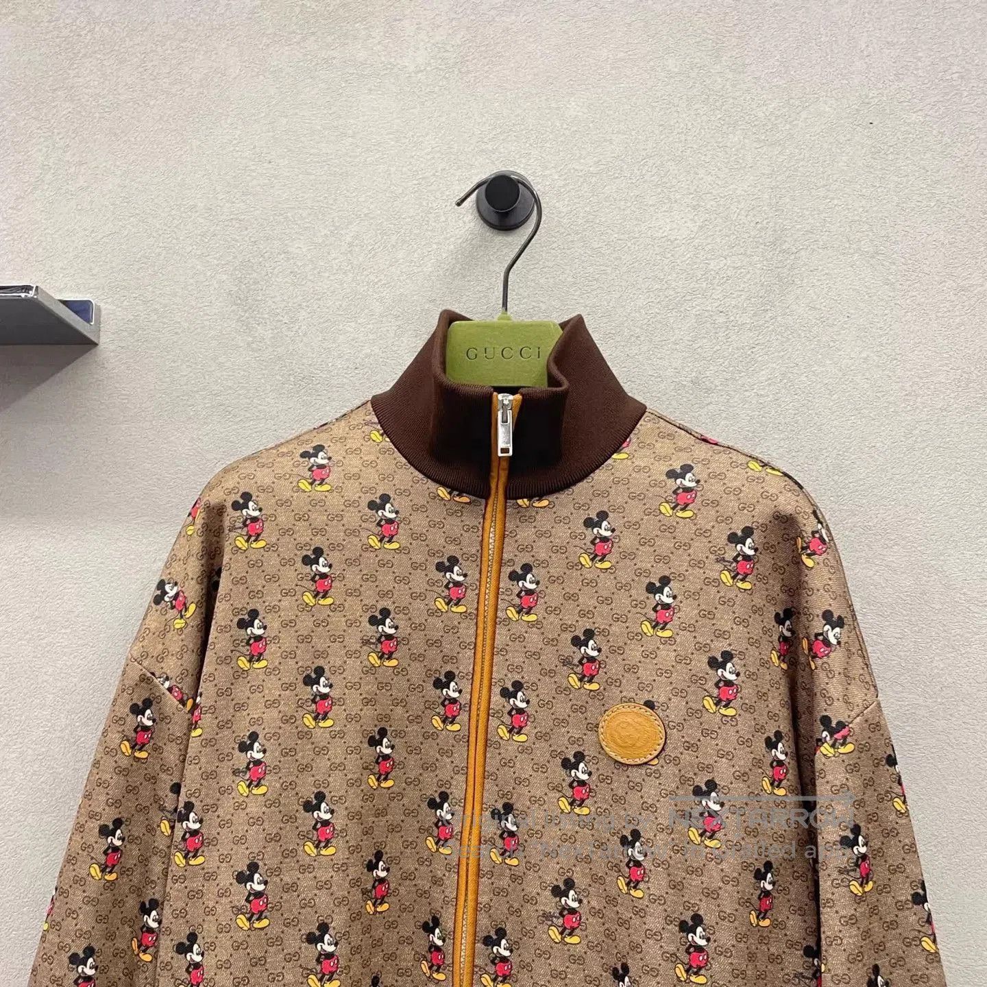 Gucci Beige Mickey Mouse Print Zip. Size US XS / EU 42 / 0 - 4 Thumbnail