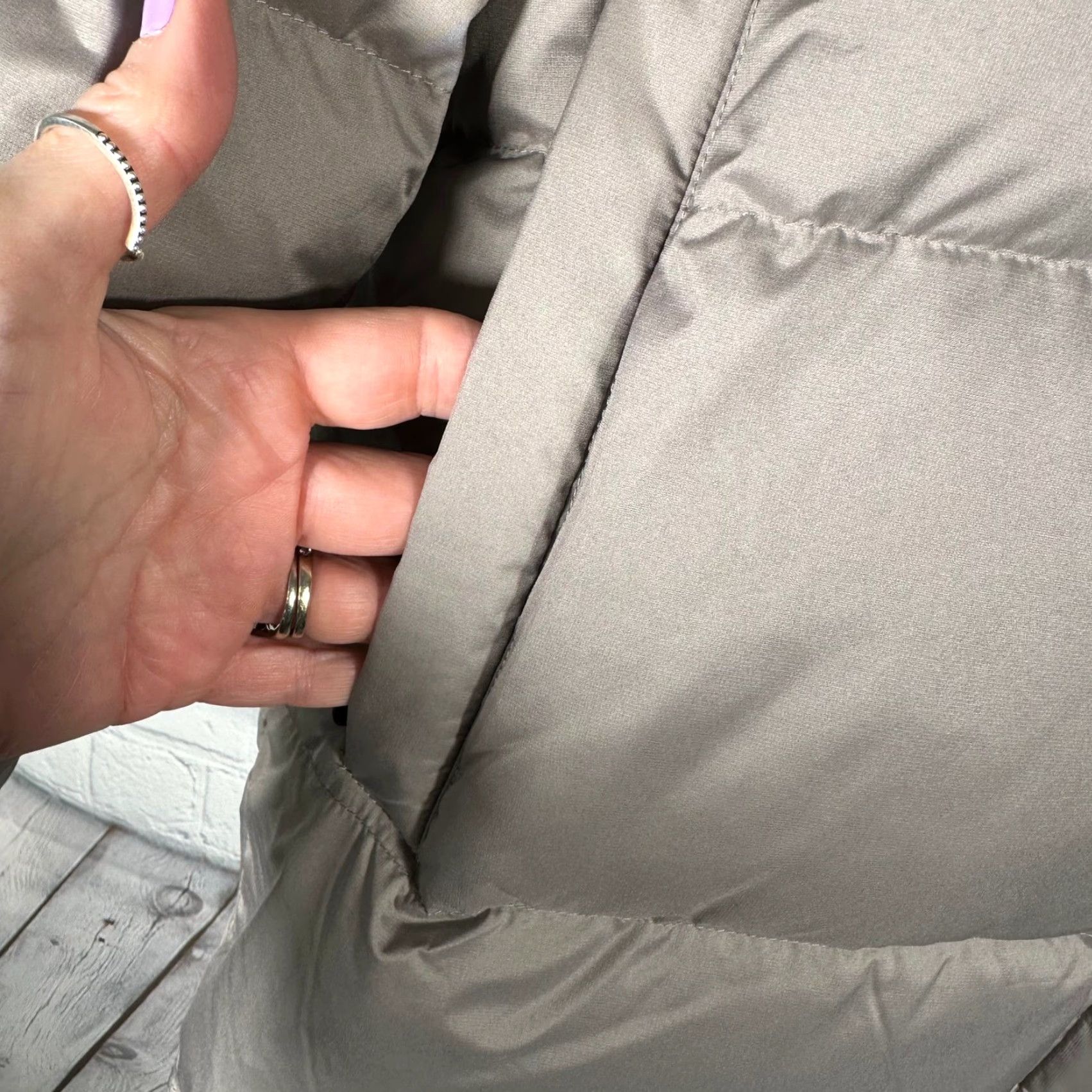 Quince Quince Womens Responsible Down Long Puffer Jacket 700 Fill Power Gray M أبو Size M / US 6-8 / IT 42-44 - 4 Thumbnail