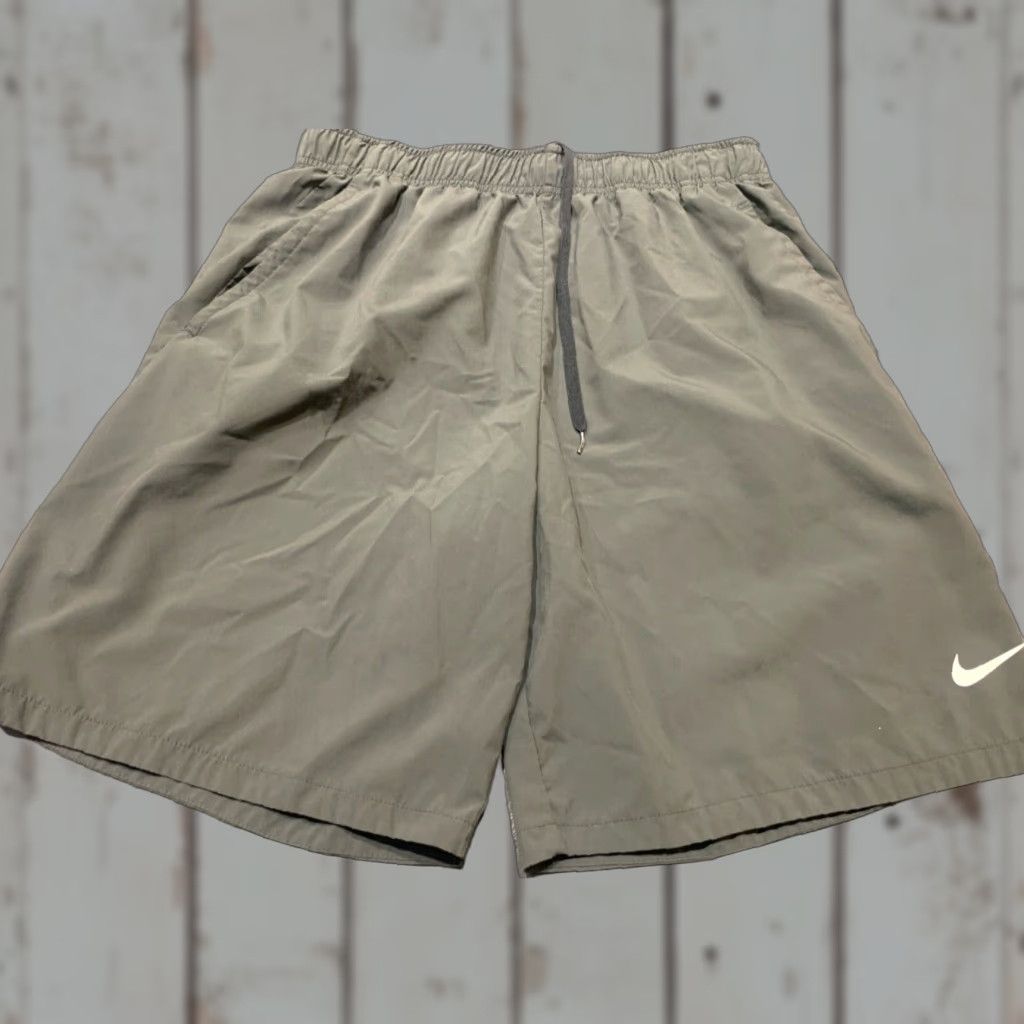 Nike Nike Dri-Fit Shorts Large Gray Polyester with Pockets Men Activewear Athletic Regular Size L Size US 33 - 1 Thumbnail