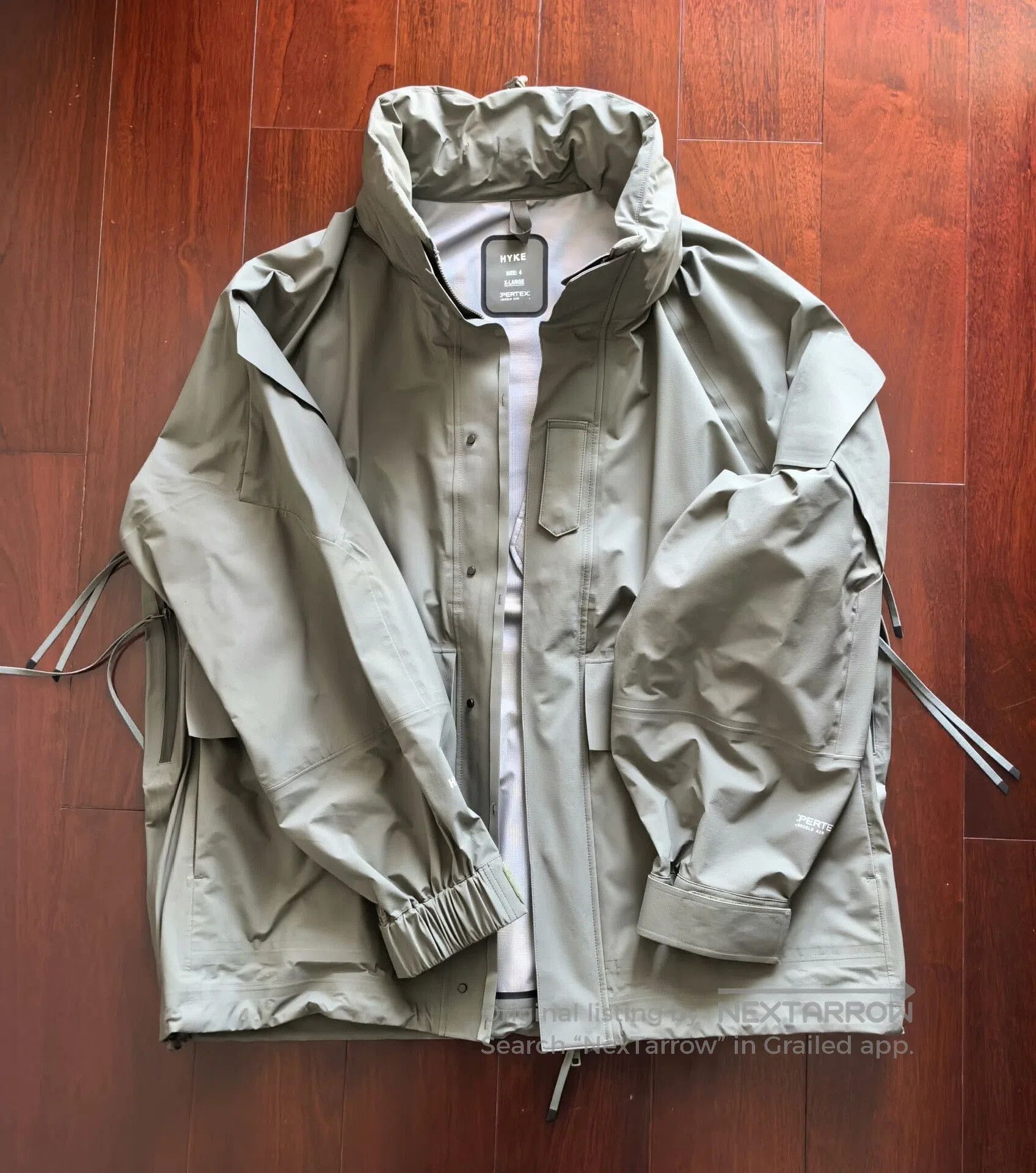 hyke lightweight windbreaker in size 4.