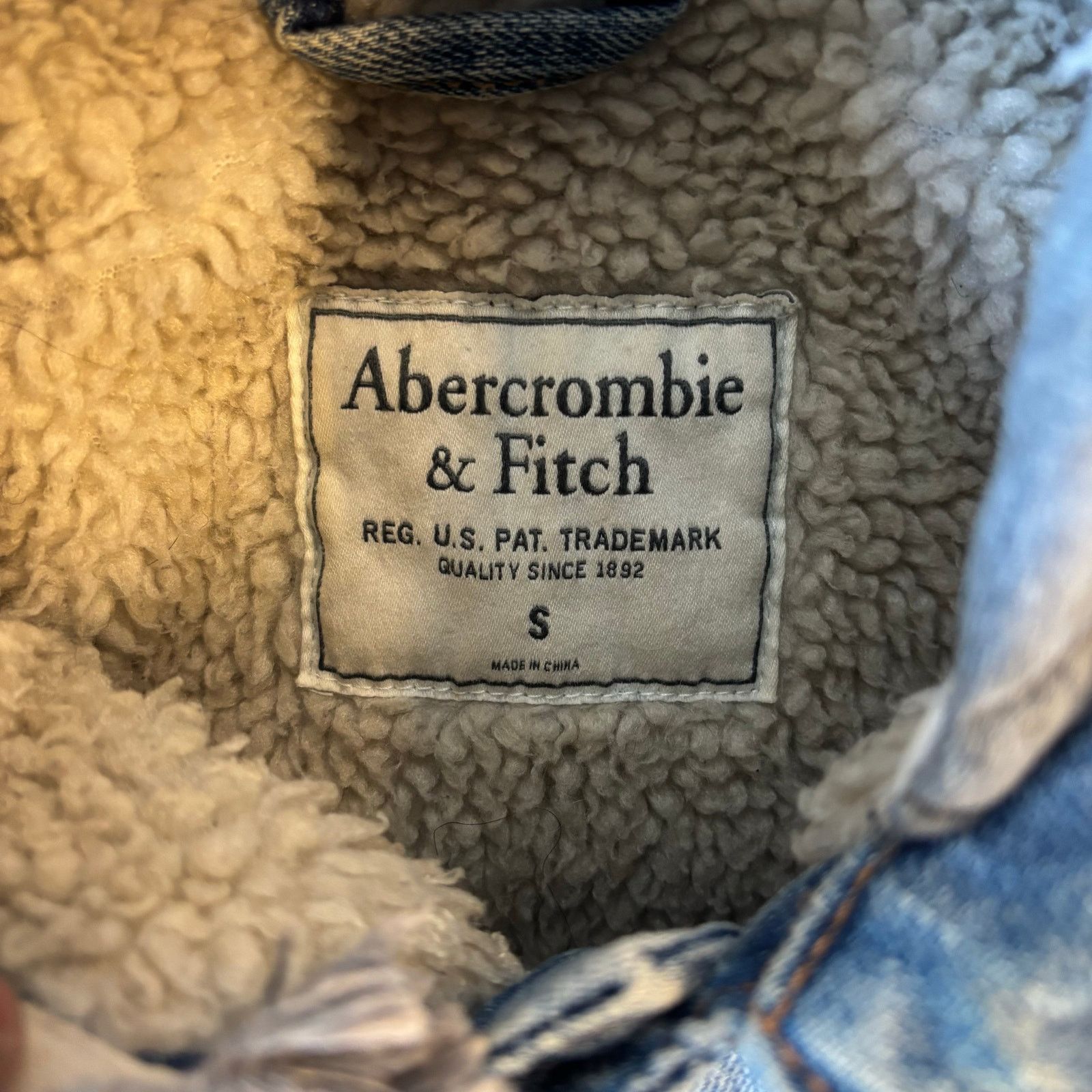 Abercrombie & Fitch Vintage Abercrombie & Fitch Sherpa Lined Hooded Denim Jacket Size US S / EU 44-46 / 1 - 5 Thumbnail