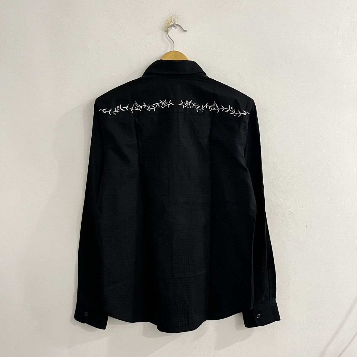 Tornado Mart Floral Accent Emnroidered Button Up