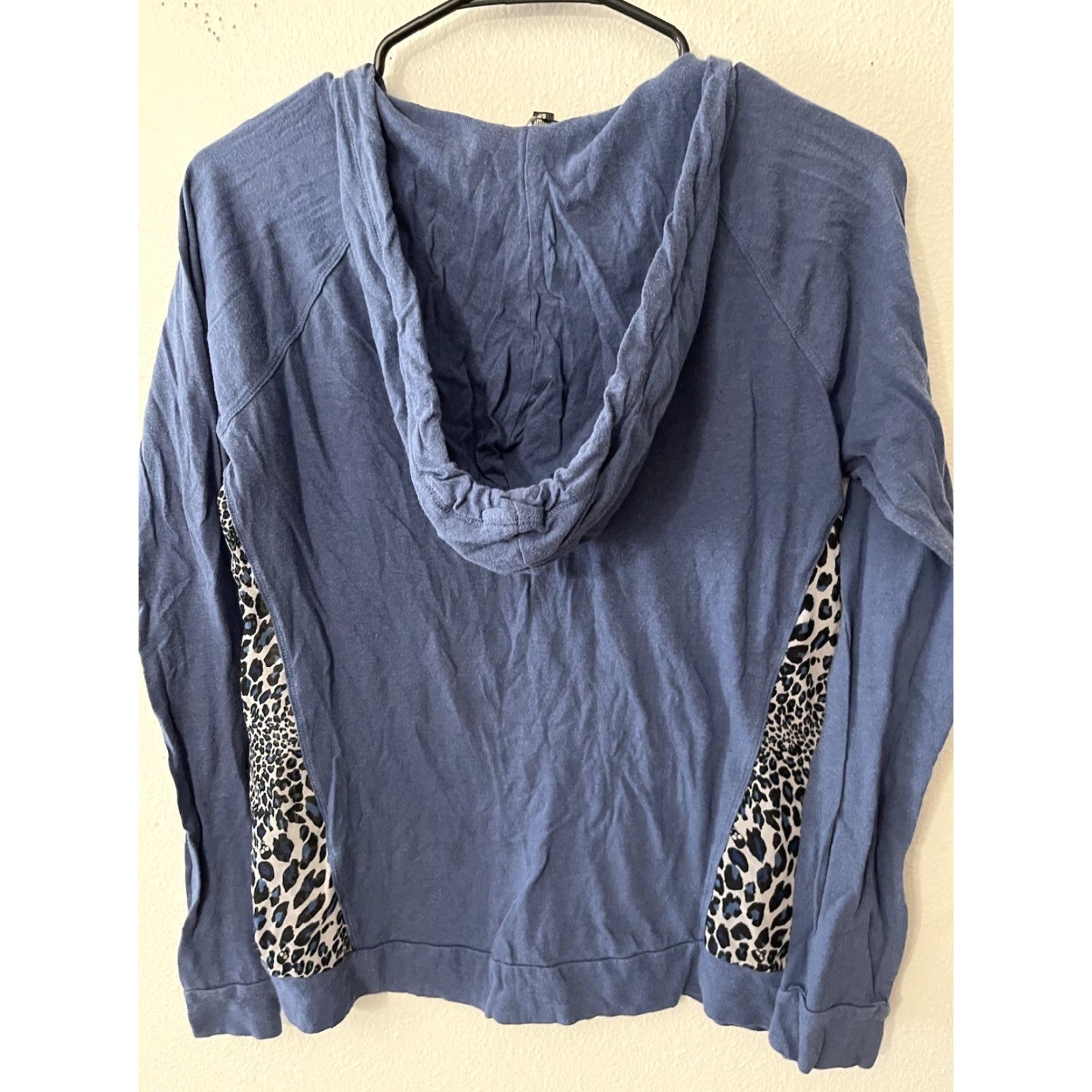 Victoria's Secret Victoria’s Secret Blue Scoop Neck hooded sweatshirt Size Small Womens Size S / US 4 / IT 40 - 3 Thumbnail