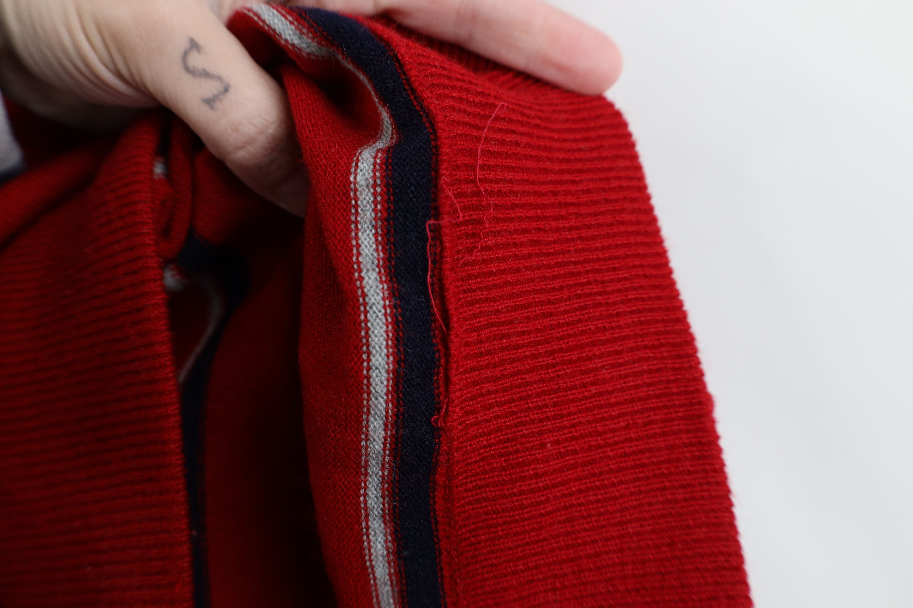 Vintage Vintage 70s Streetwear Knit Striped V-Neck Sweater Vest Size S / US 4 / IT 40 - 6 Thumbnail