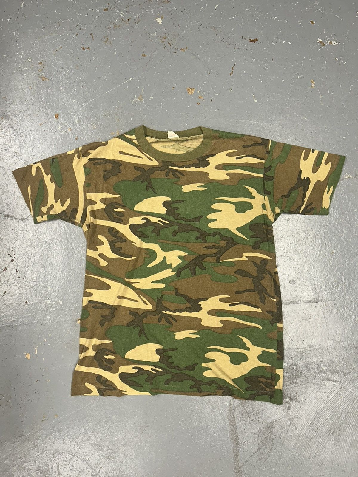 Vintage Crazy Vintage 90s Essential Blank Camo Tee Shirt Y2K Grunge Size US M / EU 48-50 / 2 - 1 Thumbnail