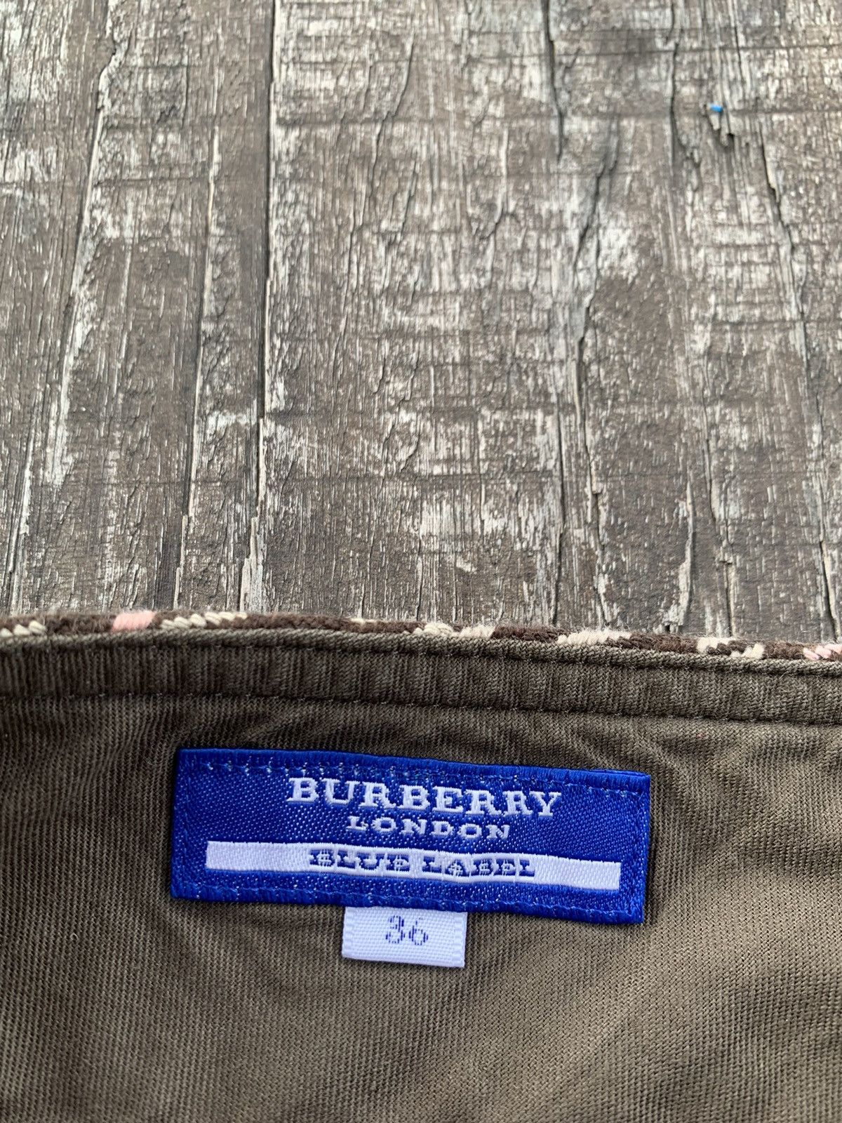Burberry Burberry mini skirt nice design Size 27" / US 4 / IT 40 - 7 Thumbnail