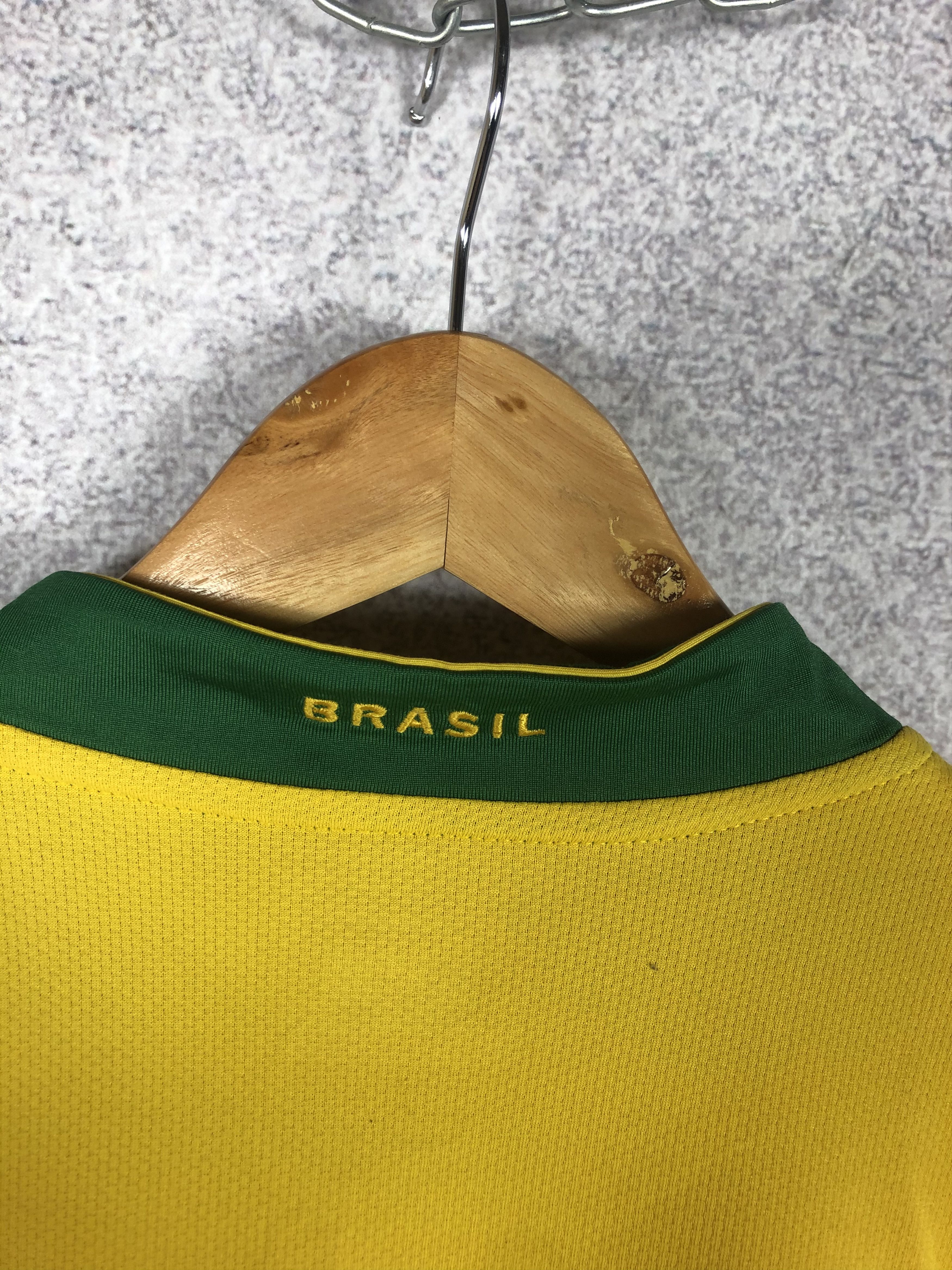 Nike Vintage Nike Brazil Home Soccer Jersey Football Shirt Size US XL / EU 56 / 4 - 7 Thumbnail