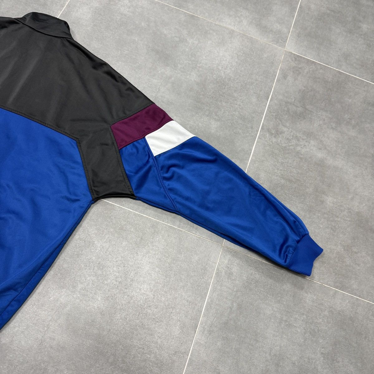 Adidas Vintage Adidas Track Jacket Retro 90s Men Size M Size US M / EU 48-50 / 2 - 20 Thumbnail
