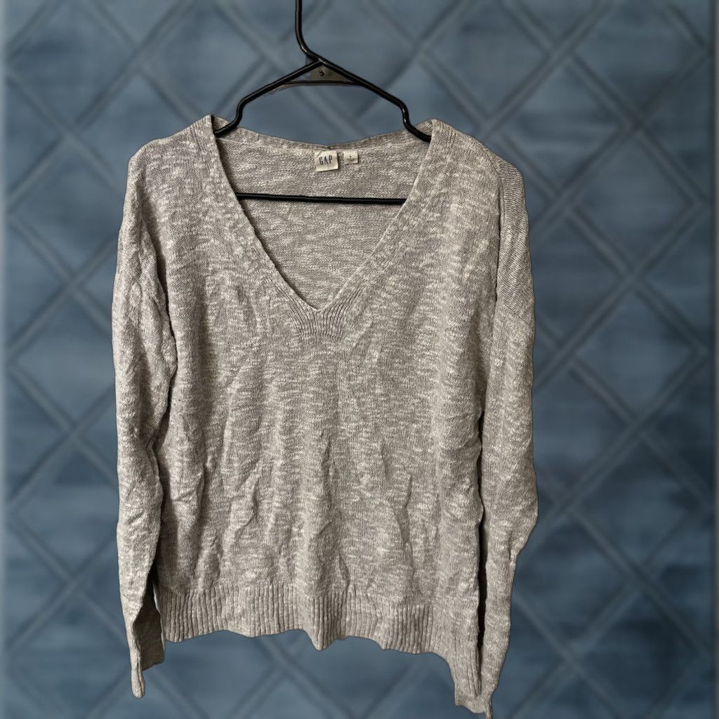 Gap VINTAGE Gap Women Solid V-Neck Long Sleeve Sweater Size Large Gray Basic Size L / US 10 / IT 46 - 1 Thumbnail