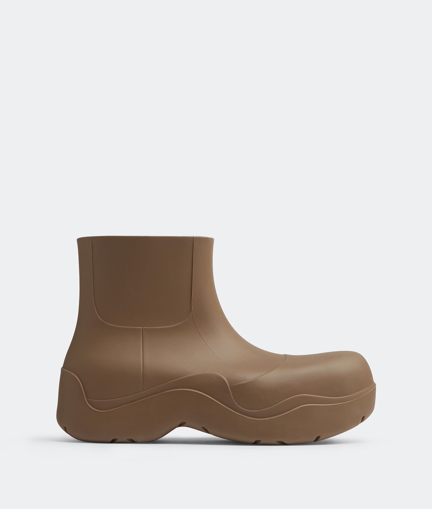 o1n1vont0525 Puddle Ankle Boots in Jute Brown