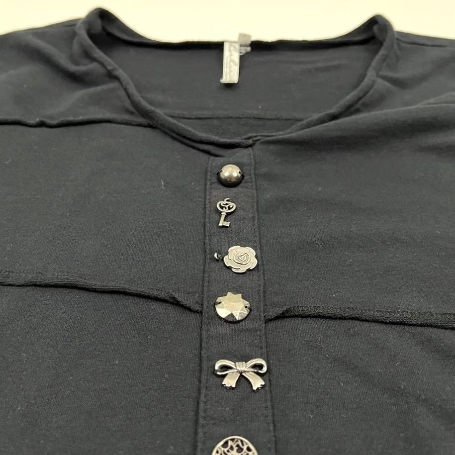 Vintage Lulu B Blouse Womens L Black Silver Button Accents Ruffled V-Neck Pullover Shirt Size L / US 10 / IT 46 - 3 Thumbnail