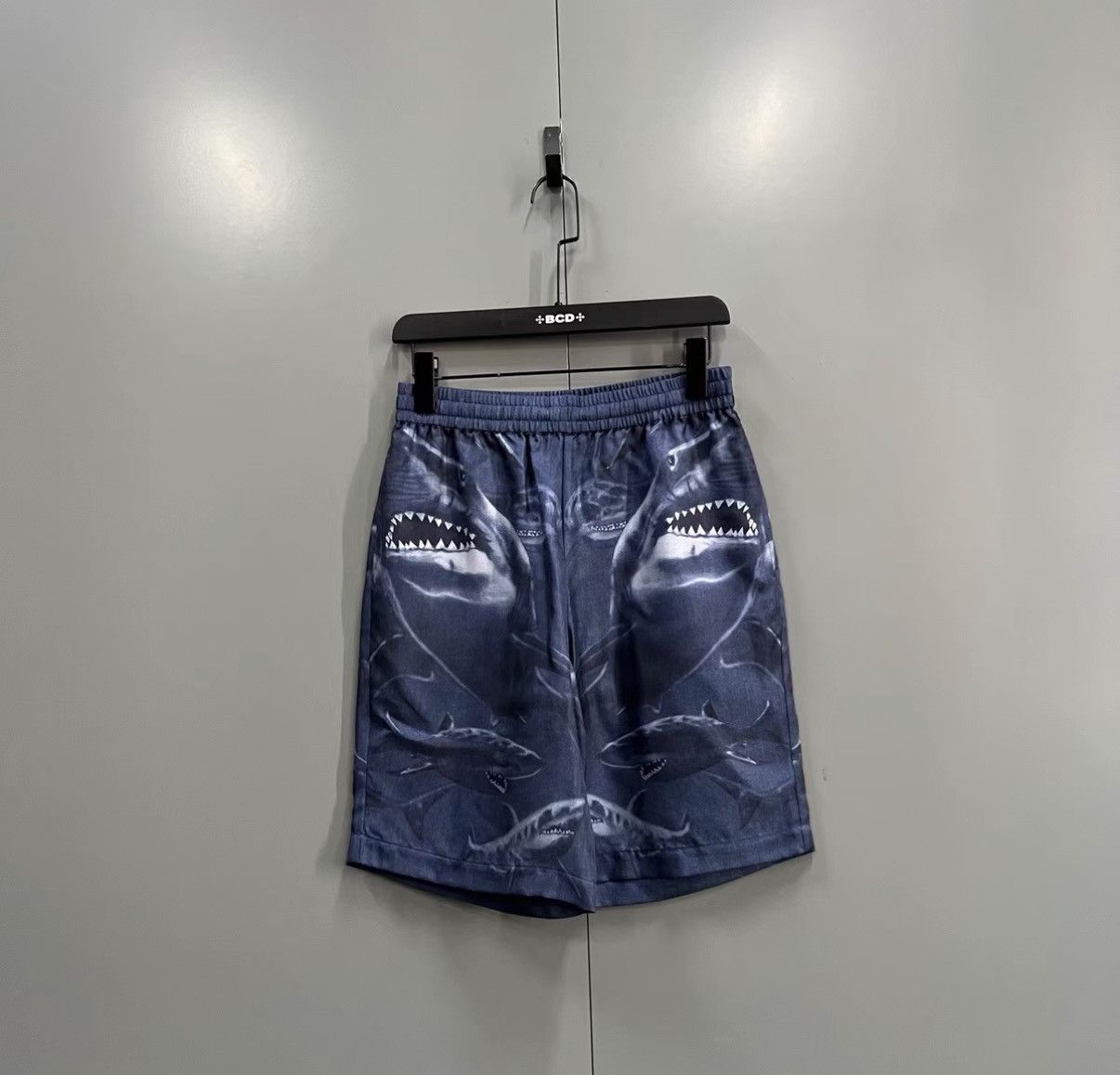 Burberry Burberry Shark Print Shorts J41 Size US 28 / EU 44 - 1 Thumbnail