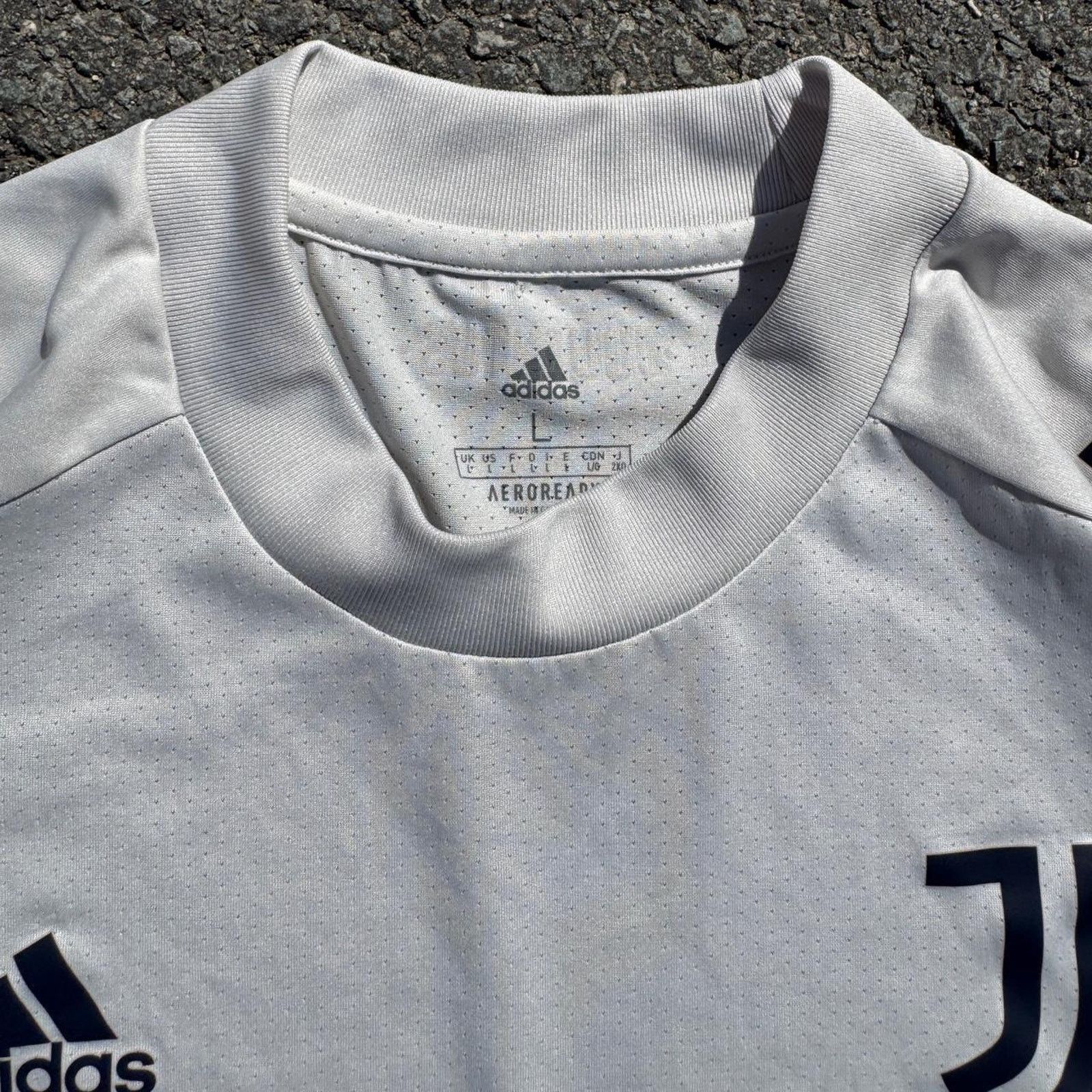 Adidas Adidas Juventus Soccer Kit – Size Medium Size US M / EU 48-50 / 2 - 4 Thumbnail