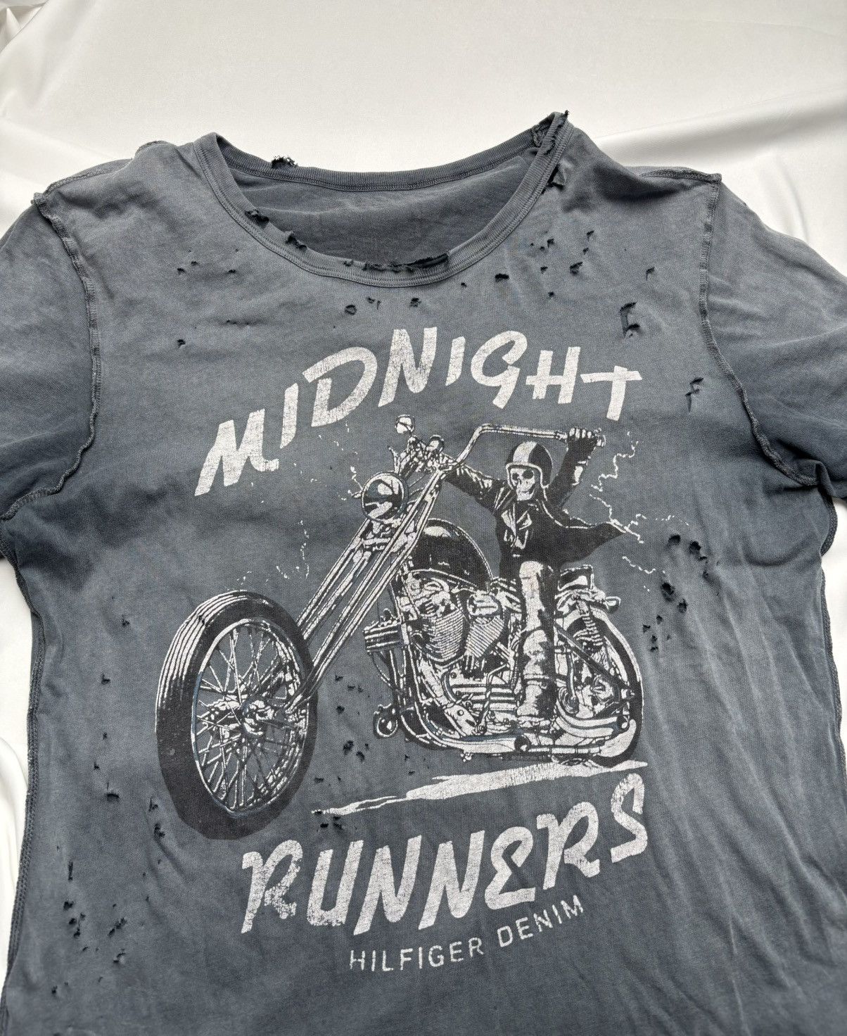 Tommy Hilfiger Tommy Hilfiger vintage distressed biker t shirt Size US M / EU 48-50 / 2 - 3 Thumbnail