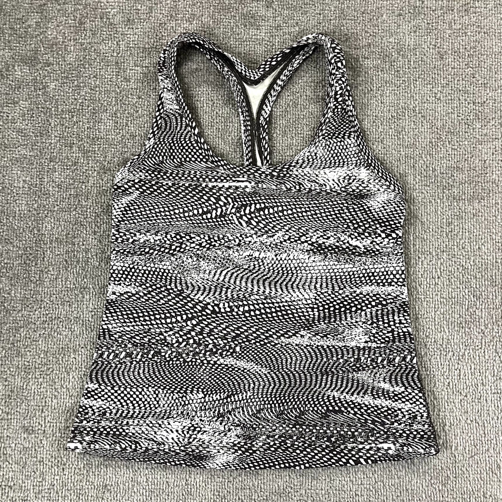 Lululemon LULULEMON Shirt Womens Size 6 Tank Top Cool Racerback Snakeskin White Black Gym Size M / US 6-8 / IT 42-44 - 2 Thumbnail