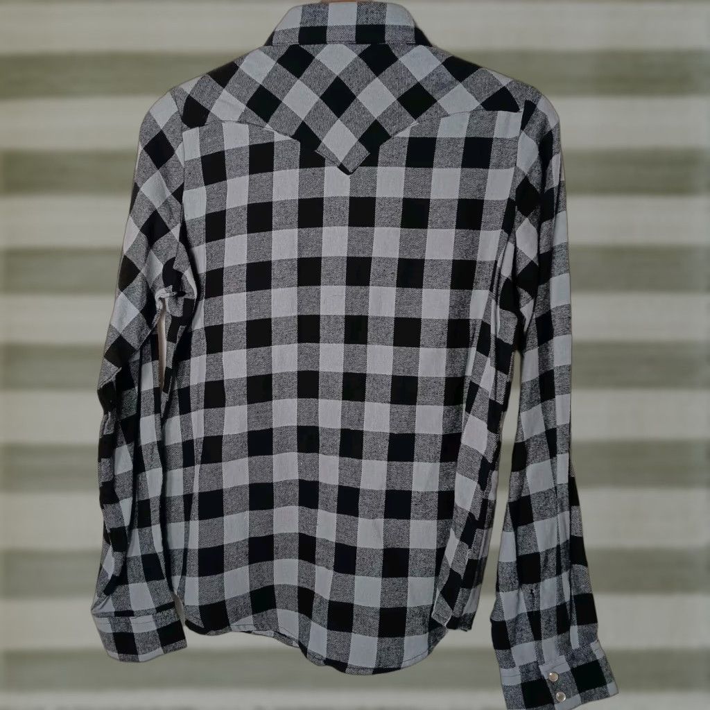Wrangler Wrangler Shirt Women M Flannel Plaid Pearl Snap Western Ranch Cowgirl Rodeo Gray Black Fall Winter Spring Casual Workwear Size M / US 6-8 / IT 42-44 - 1 Thumbnail