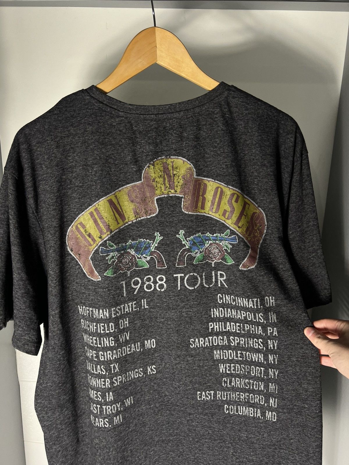 Band Tees VINTAGE GUNS N ROSES WORLD TOUR ROCK T-SHIRT METAL Y2K 90s Size US XXL / EU 58 / 5 - 14 Thumbnail