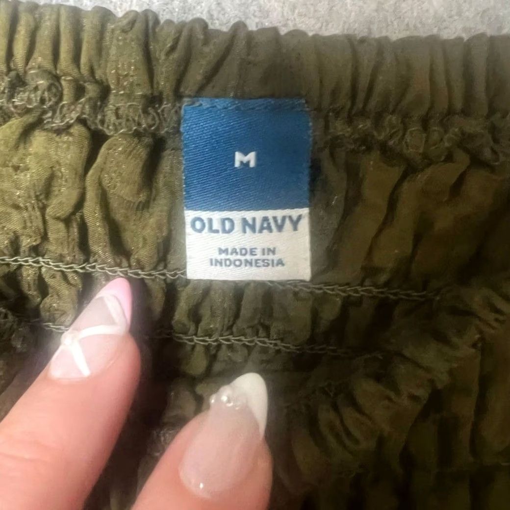 Old Navy Old Navy Blouse Shirt Woman Medium NWT Olive Green Fitted Puff-Sleeve Smocked Top Green Womens M Size M / US 6-8 / IT 42-44 - 4 Thumbnail