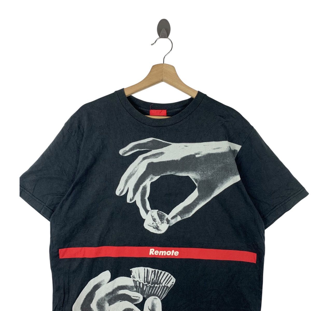 Vintage Vintage BARBARA KRUGER REMOTE CONTROL Tee Shirt Top Size US L / EU 52-54 / 3 - 2 Thumbnail