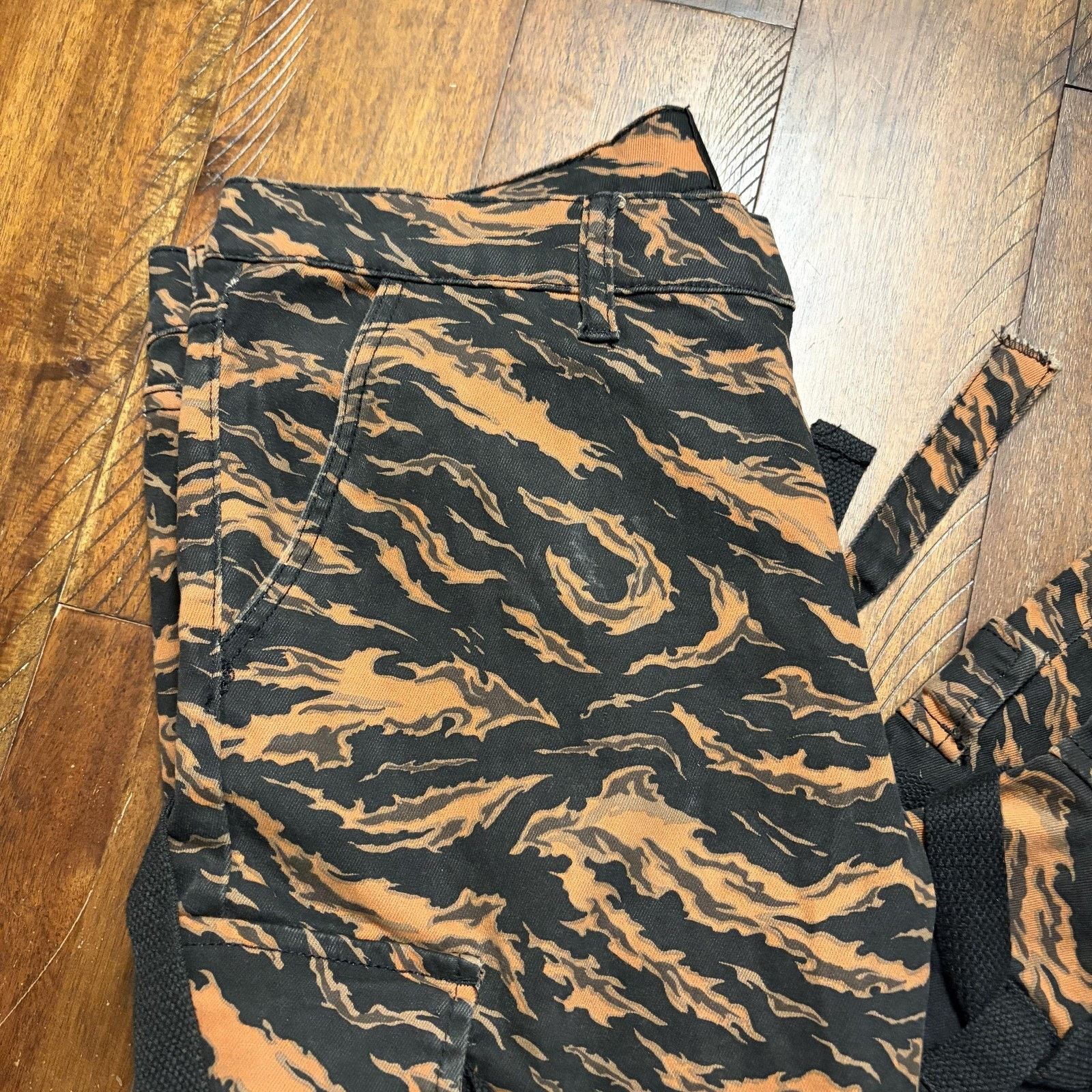 Valabasas Valabasas Pants Men 36x32 Tiger Camo Cargo Strap Buckle Slim Size US 36 / EU 52 - 3 Thumbnail