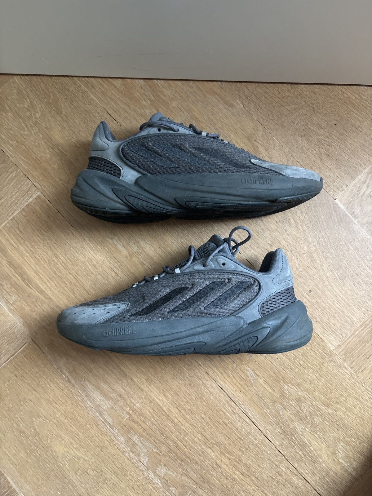 Adidas Adidas Ozelia Men's Training Shoe Size US 9 / EU 42 - 1 Thumbnail